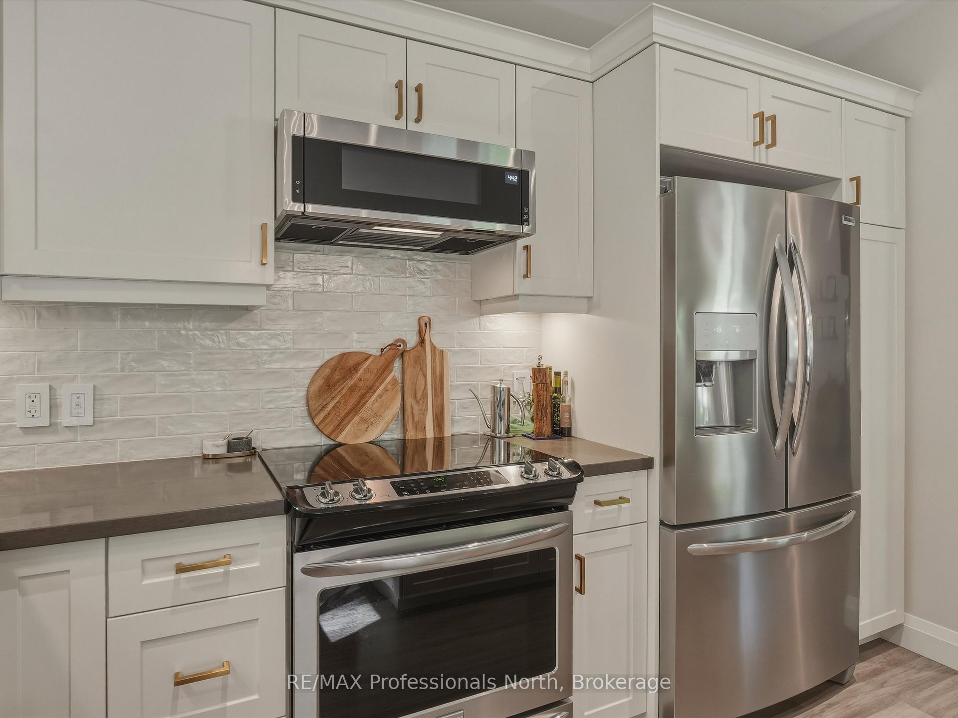 Photo 19 of 188 Vel-Dor Crescent, Bracebridge — HOMEH