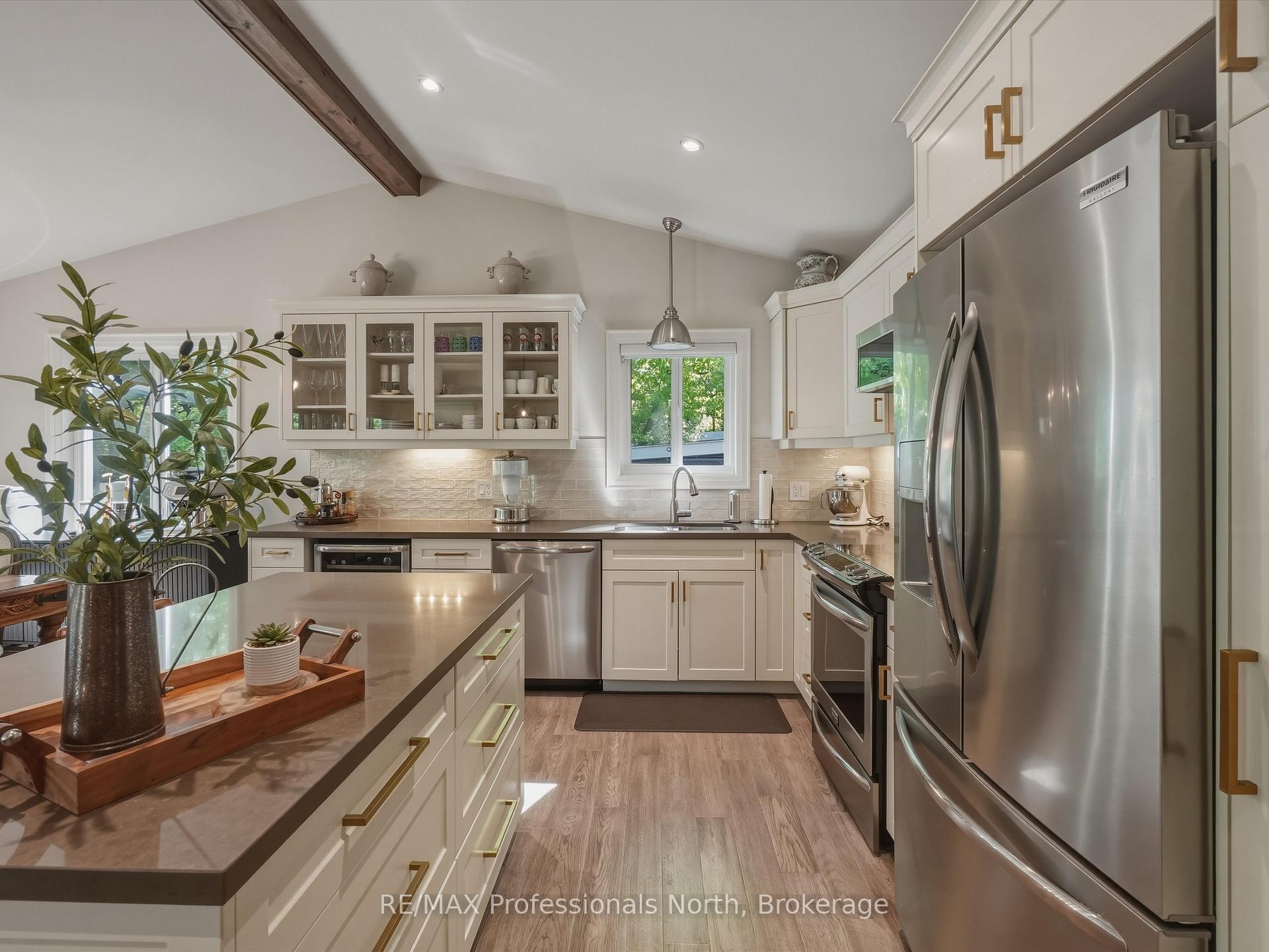Photo 21 of 188 Vel-Dor Crescent, Bracebridge — HOMEH
