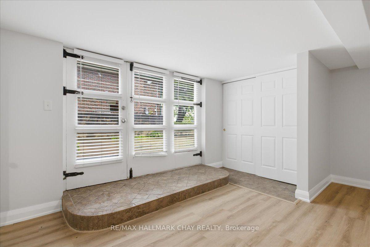 Photo 7 of Unit 4, 15 Parkside Drive, Barrie, Queen's Park — HOMEH