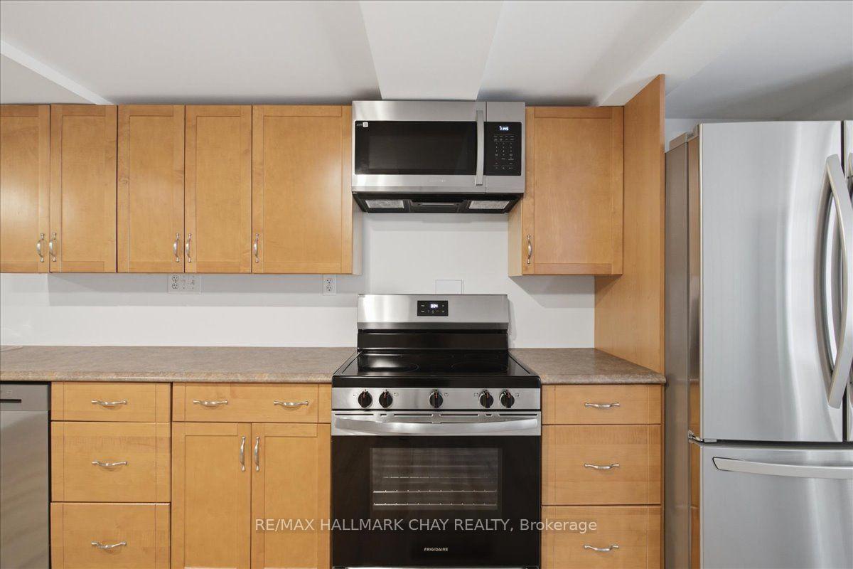 Photo 9 of Unit 4, 15 Parkside Drive, Barrie, Queen's Park — HOMEH