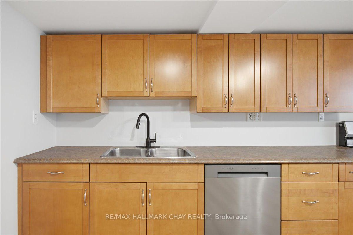 Photo 10 of Unit 4, 15 Parkside Drive, Barrie, Queen's Park — HOMEH