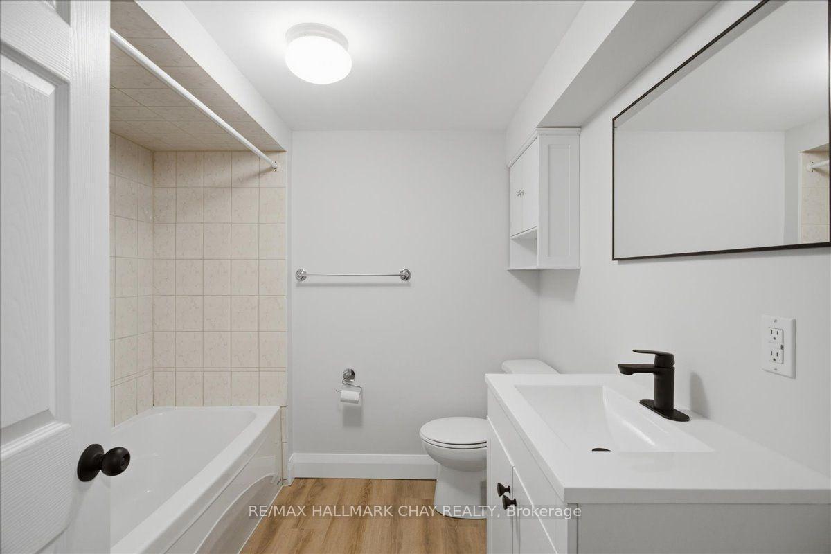 Photo 23 of Unit 4, 15 Parkside Drive, Barrie, Queen's Park — HOMEH