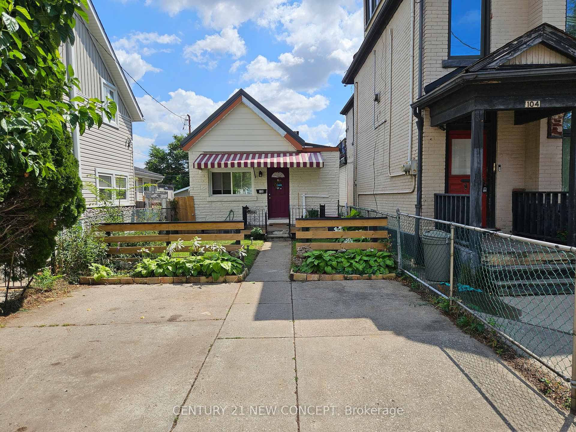 Photo of 106 Emerald Street N