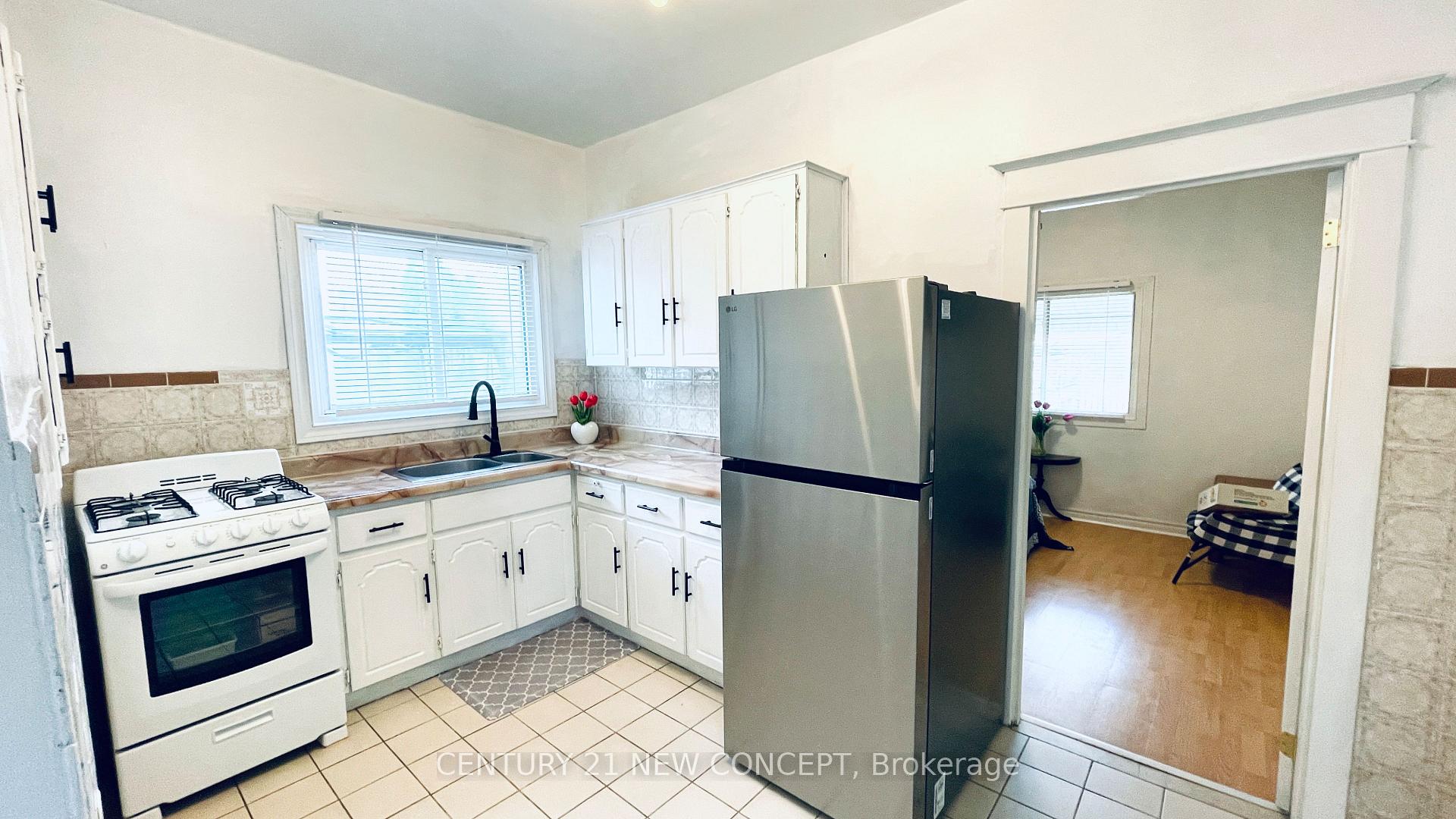 Photo 10 of 106 Emerald Street N, Hamilton, Landsdale — HOMEH