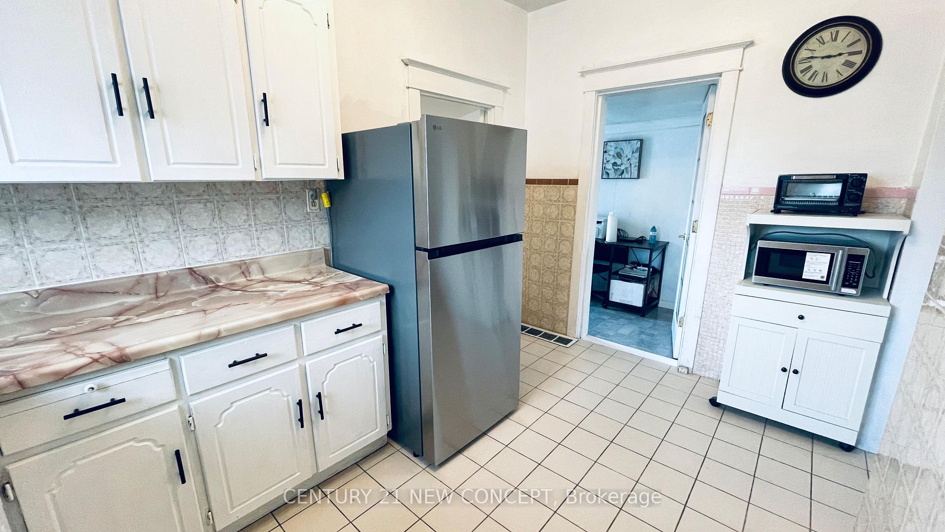 Photo 11 of 106 Emerald Street N, Hamilton, Landsdale — HOMEH