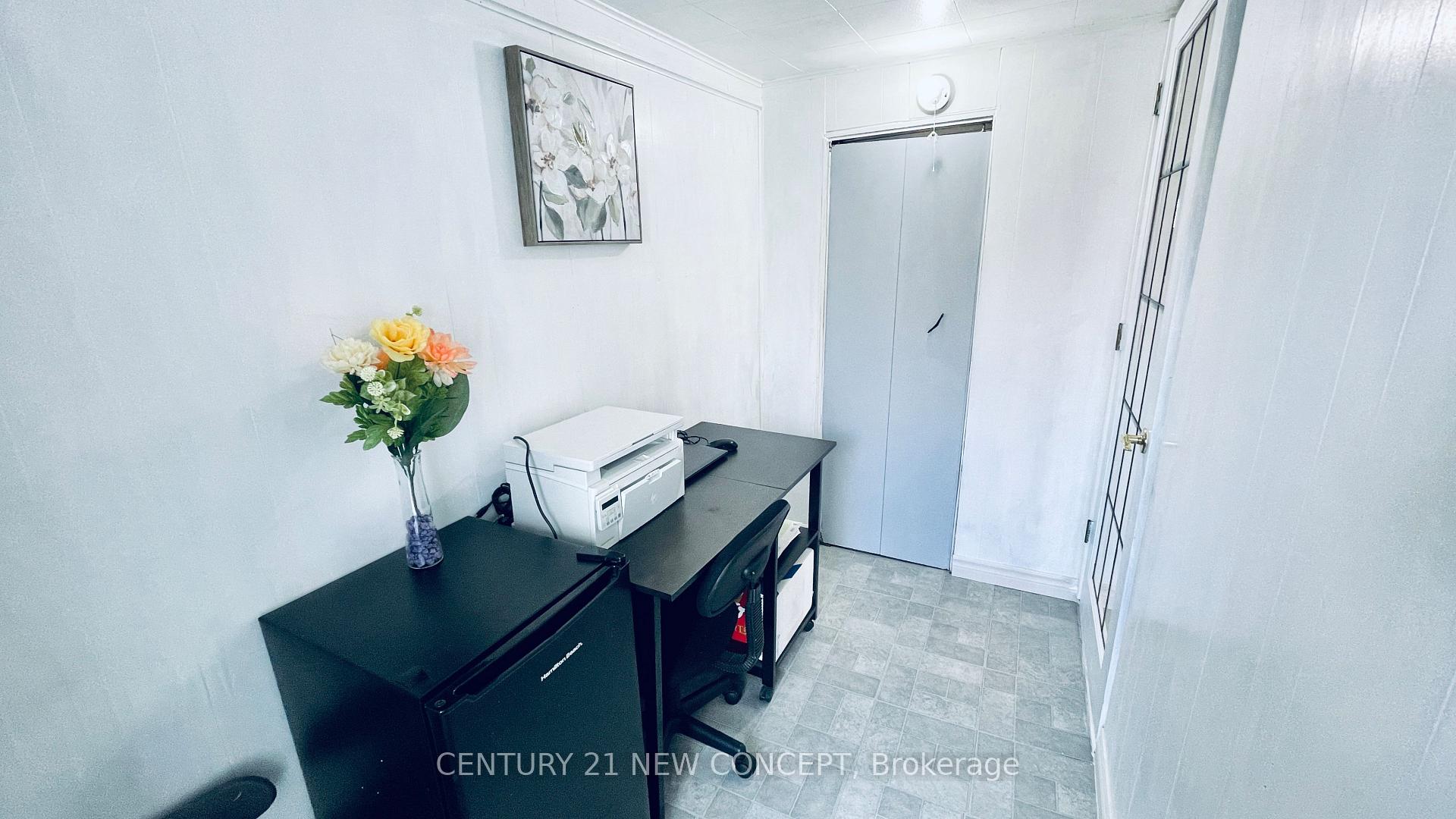 Photo 14 of 106 Emerald Street N, Hamilton, Landsdale — HOMEH