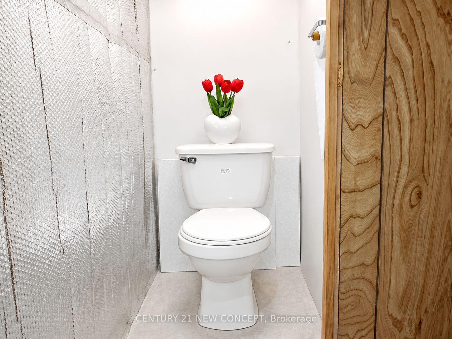 Photo 18 of 106 Emerald Street N, Hamilton, Landsdale — HOMEH