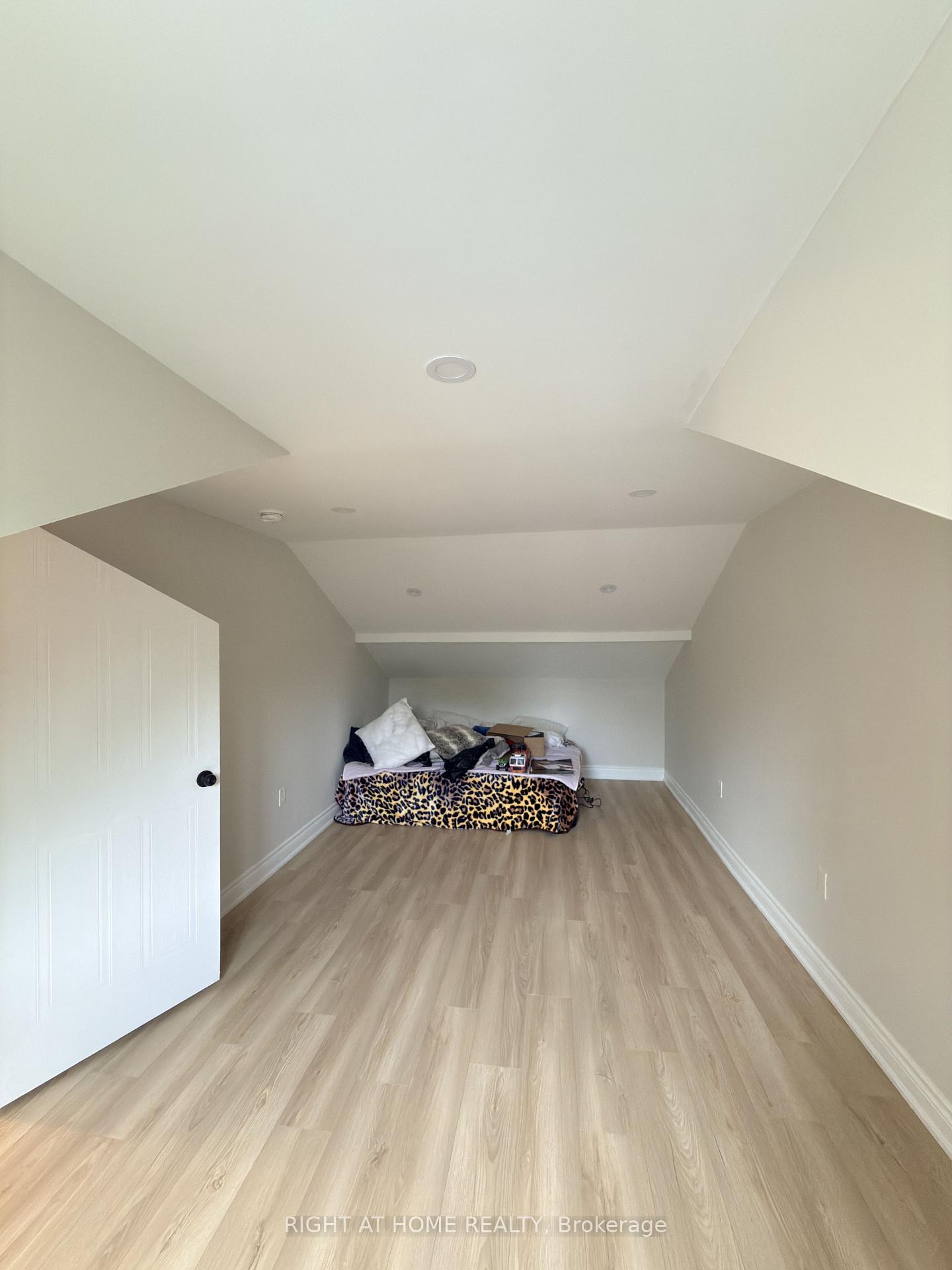 Photo 24 of Unit Main, 73 Barre Drive, Barrie, Painswick North — HOMEH