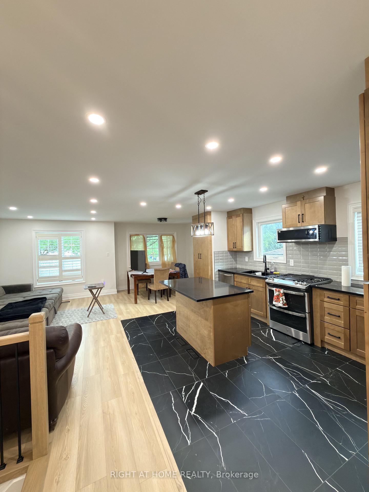 Photo 29 of Unit Main, 73 Barre Drive, Barrie, Painswick North — HOMEH