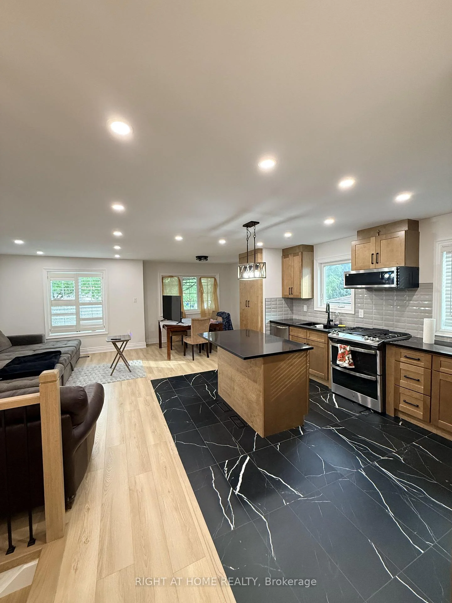 Photo 15 of Unit Main, 73 Barre Drive, Barrie, Painswick North — HOMEH