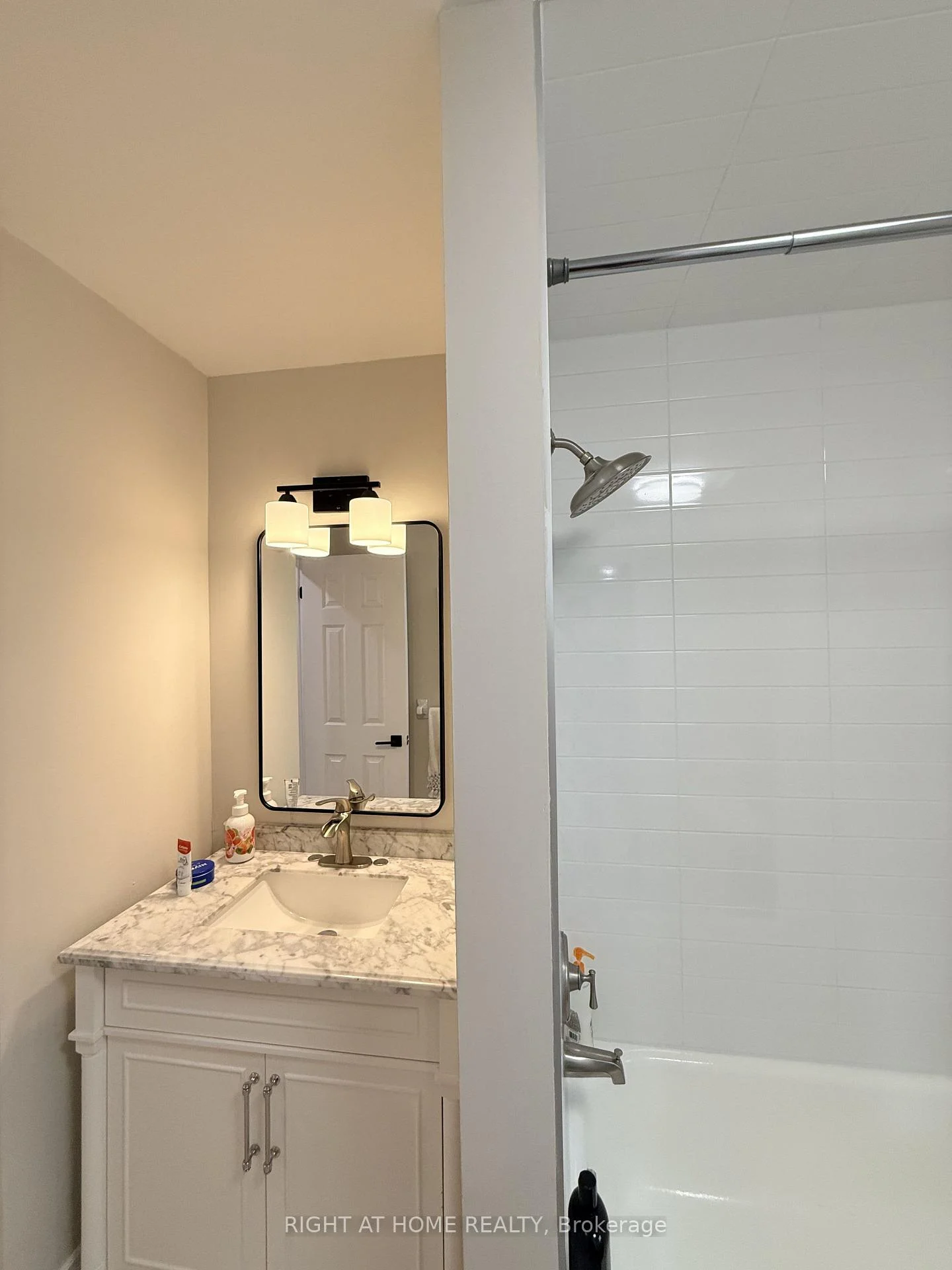 Photo 19 of Unit Main, 73 Barre Drive, Barrie, Painswick North — HOMEH