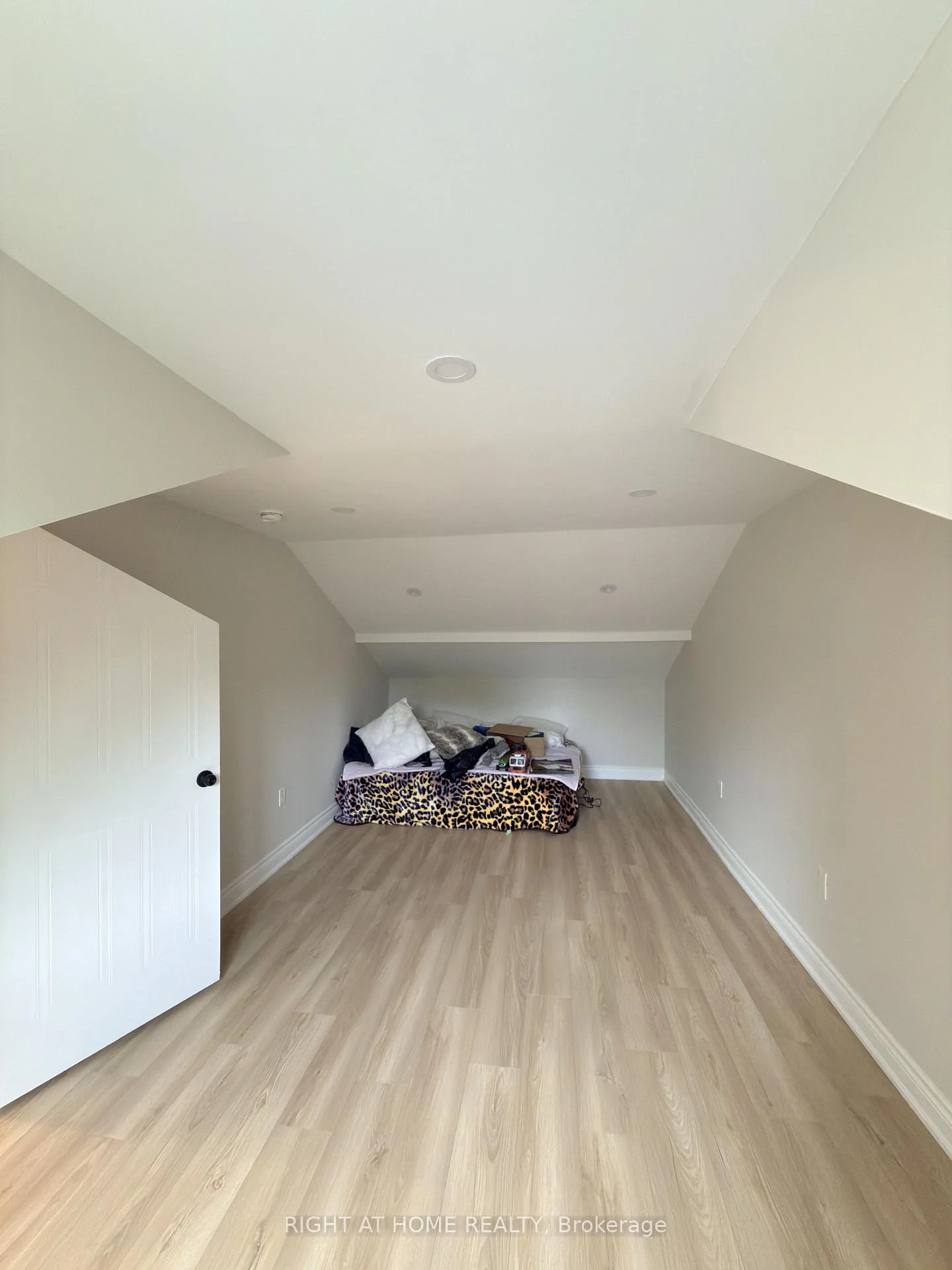 Photo 21 of Unit Main, 73 Barre Drive, Barrie, Painswick North — HOMEH