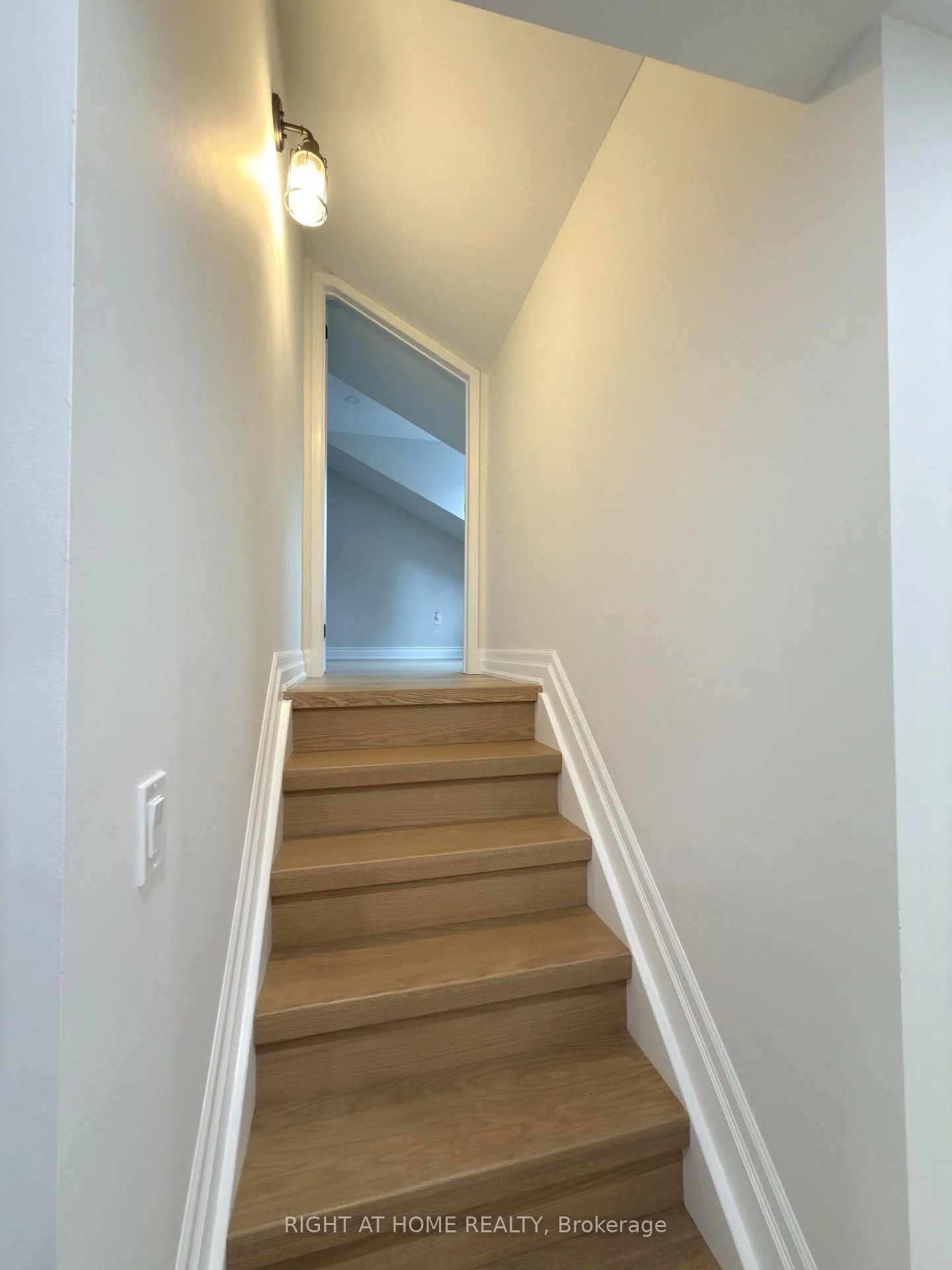 Photo 23 of Unit Main, 73 Barre Drive, Barrie, Painswick North — HOMEH