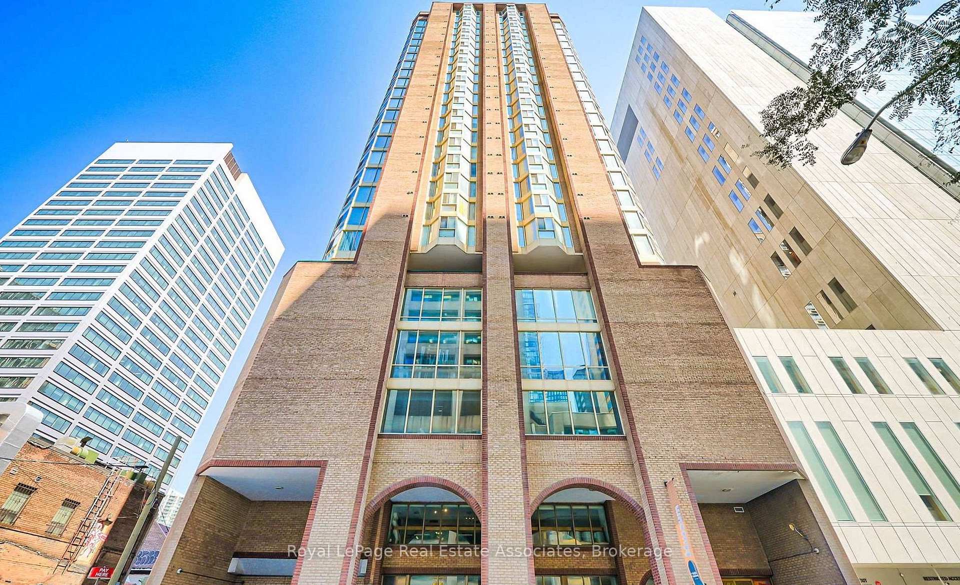 Front of Unit 1805, 55 Centre Avenue