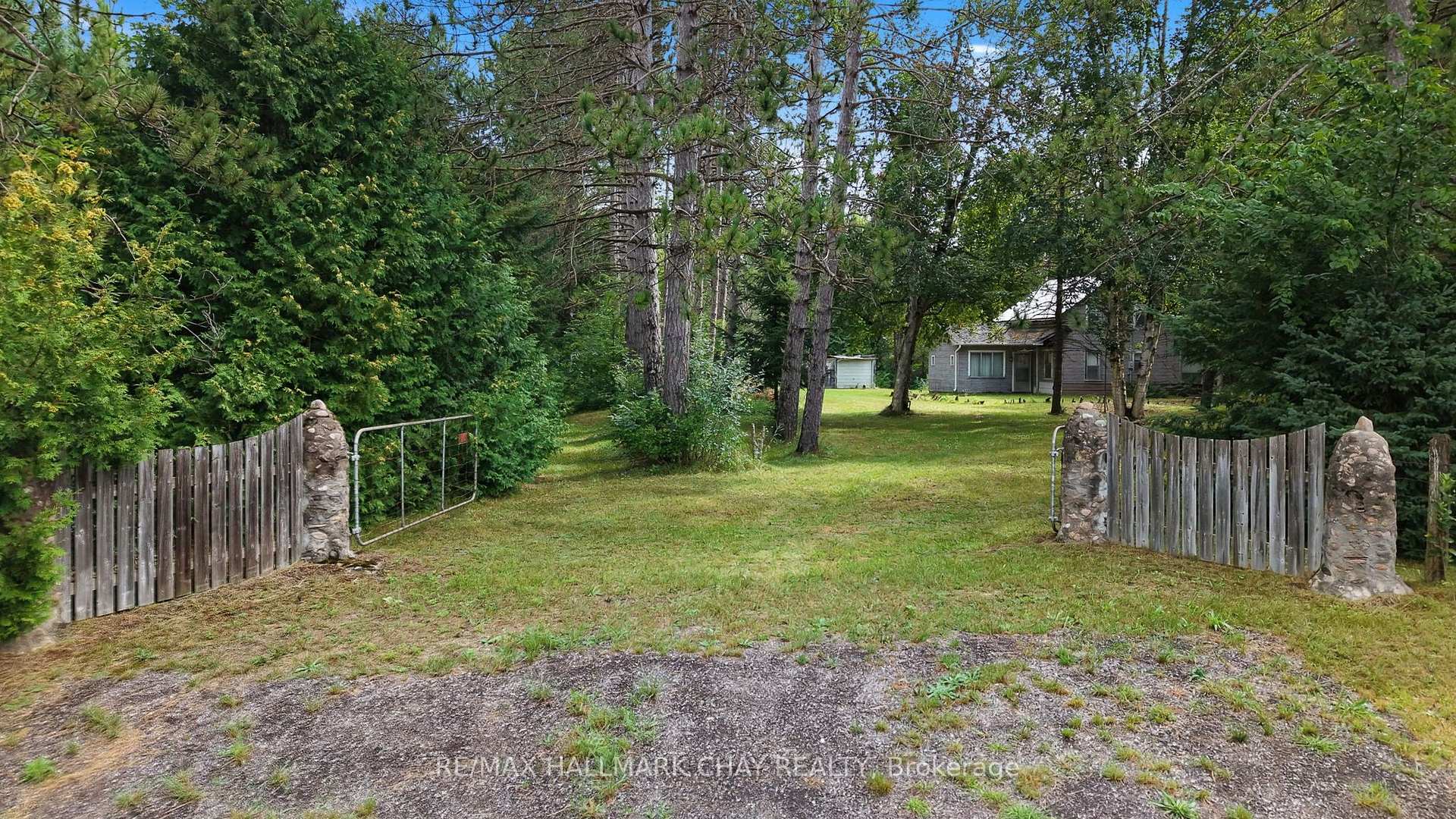 Photo of 1347 Old Second Road N