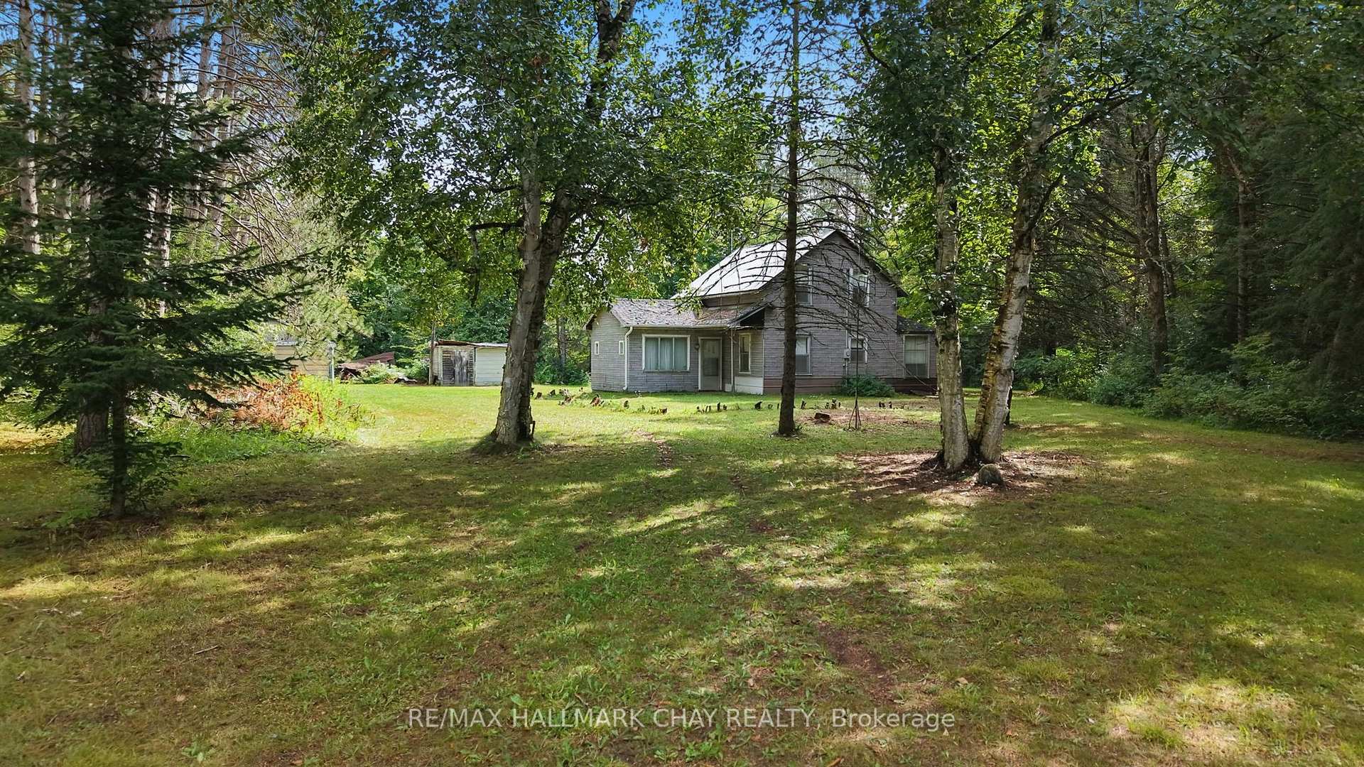 Photo 2 of 1347 Old Second Road N, Springwater, Hillsdale — HOMEH