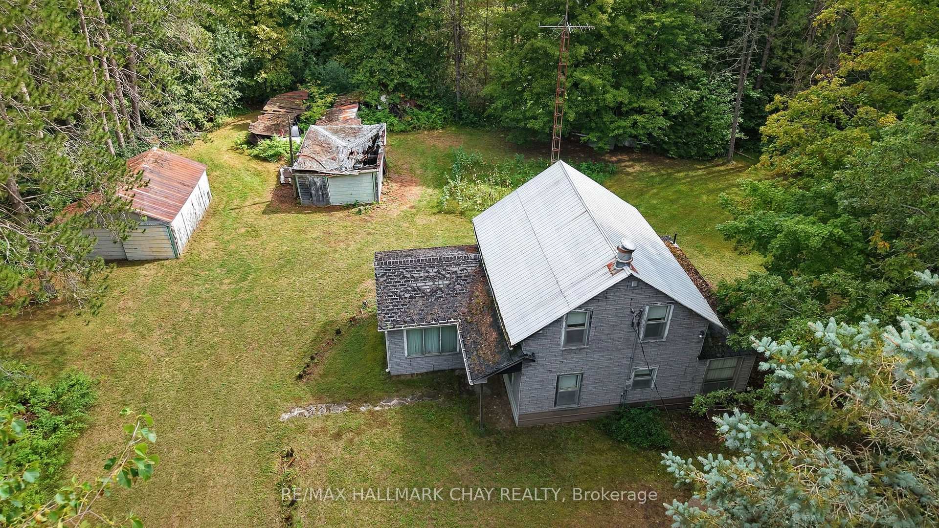 Photo 4 of 1347 Old Second Road N, Springwater, Hillsdale — HOMEH