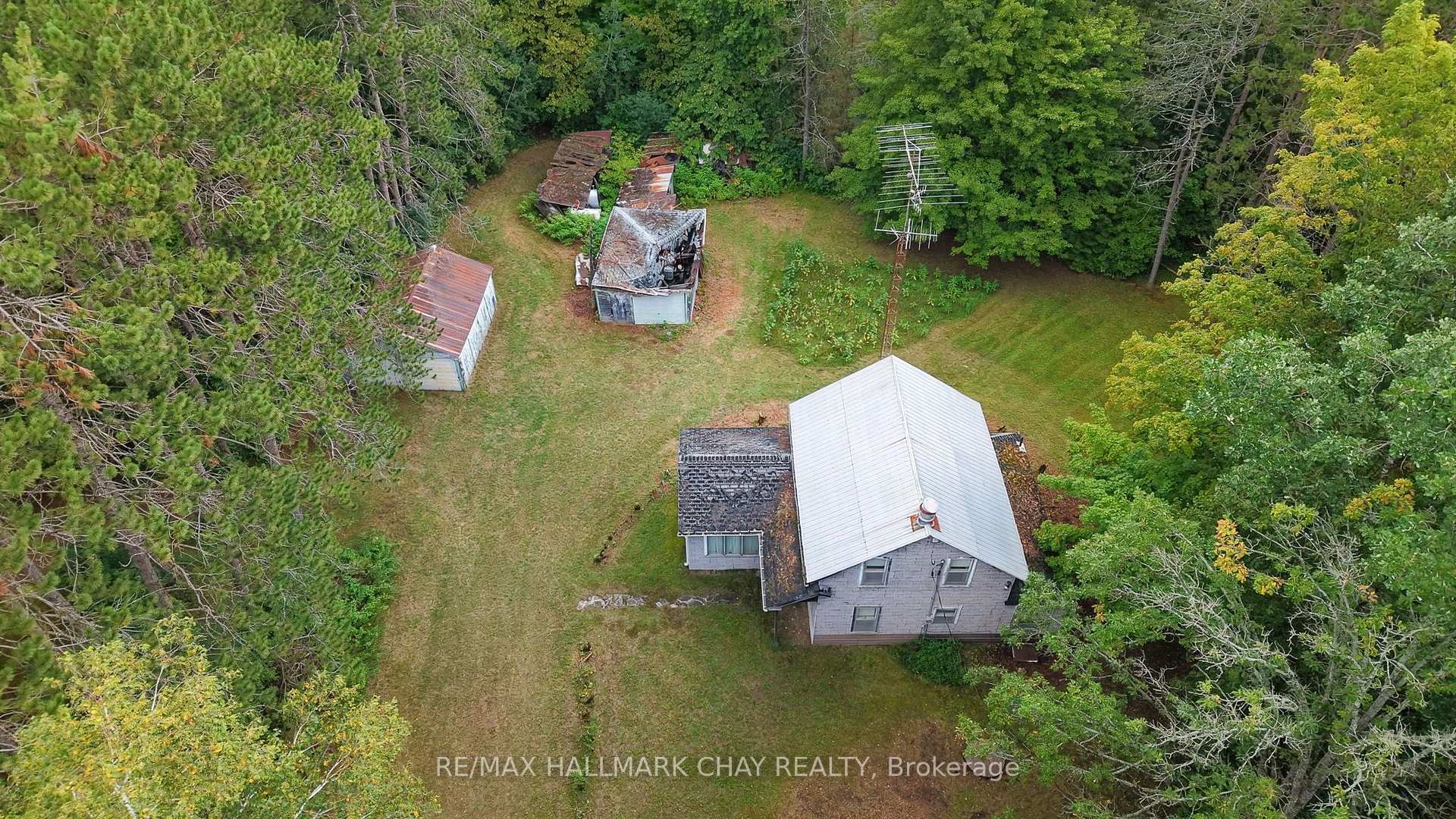 Photo 5 of 1347 Old Second Road N, Springwater, Hillsdale — HOMEH