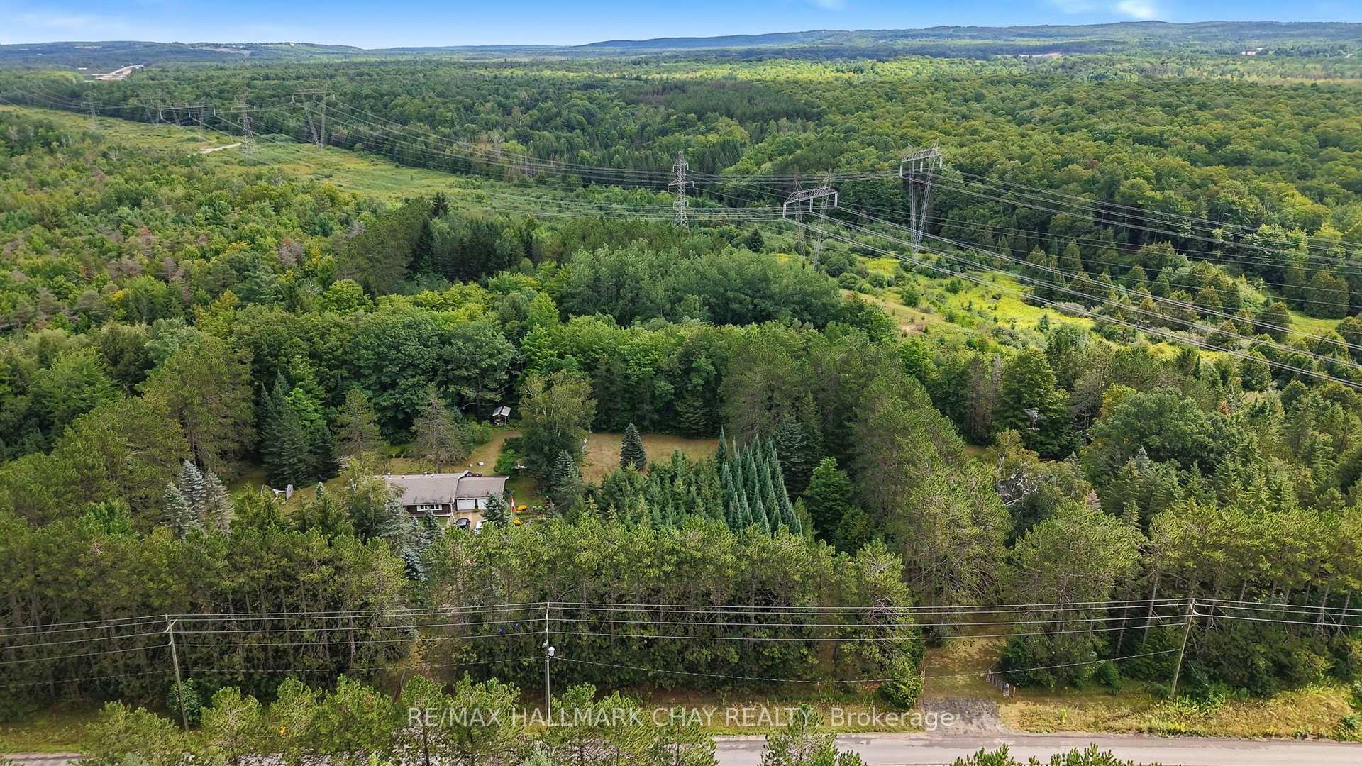 Photo 9 of 1347 Old Second Road N, Springwater, Hillsdale — HOMEH