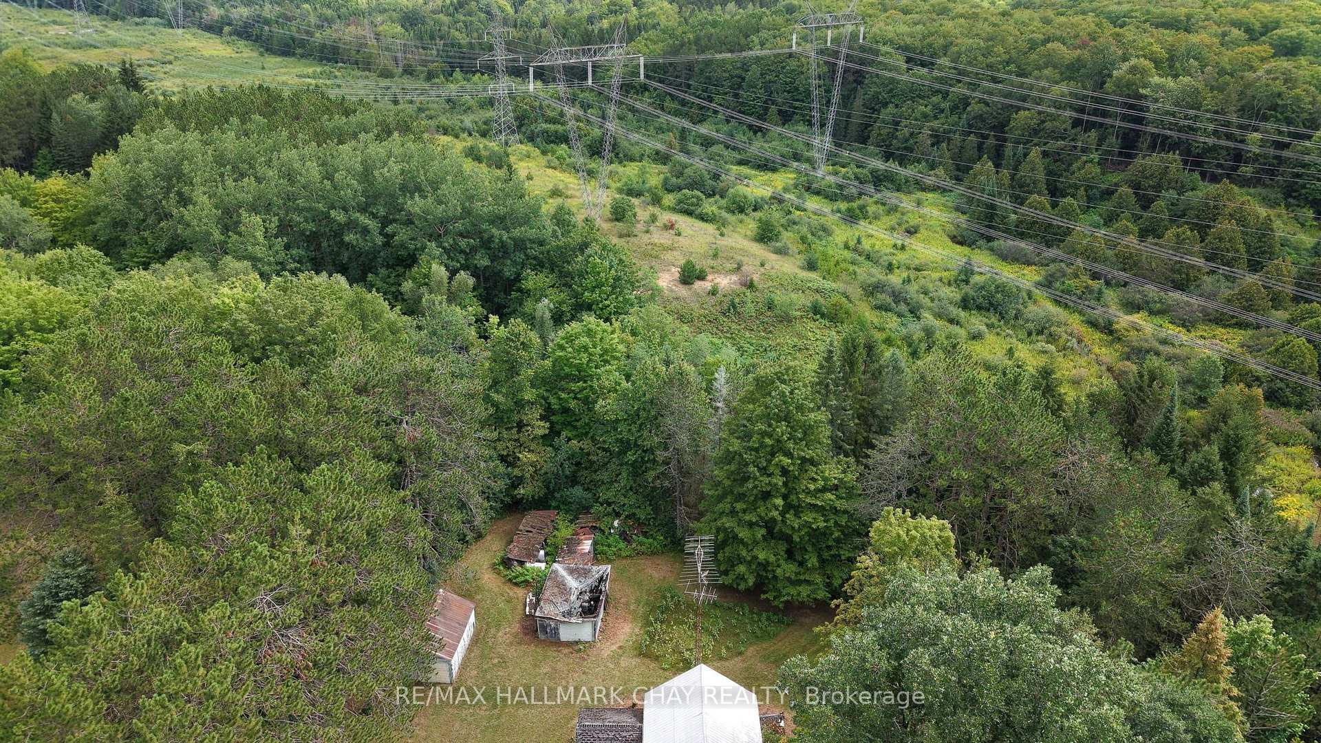 Photo 10 of 1347 Old Second Road N, Springwater, Hillsdale — HOMEH