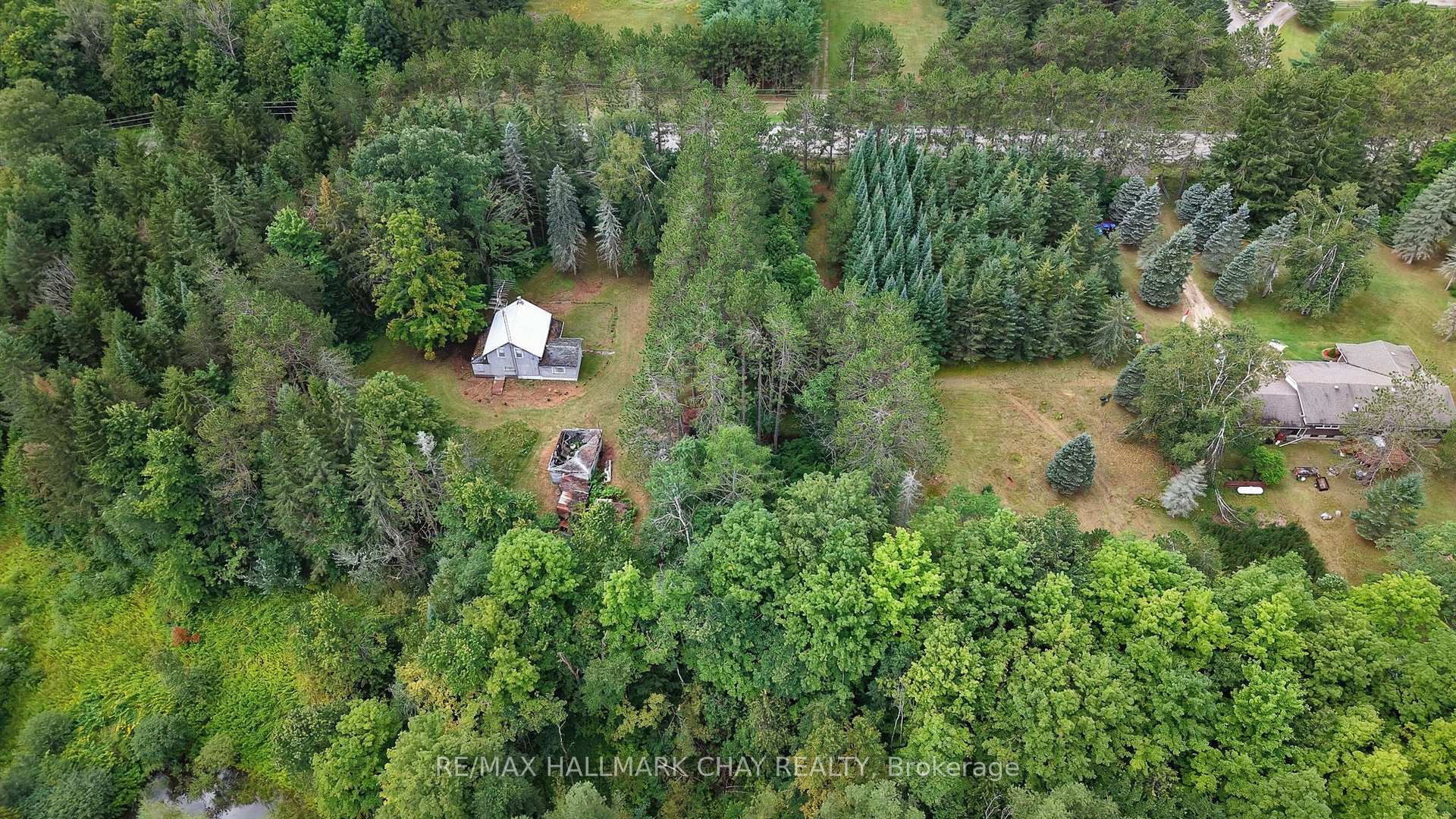 Photo 13 of 1347 Old Second Road N, Springwater, Hillsdale — HOMEH