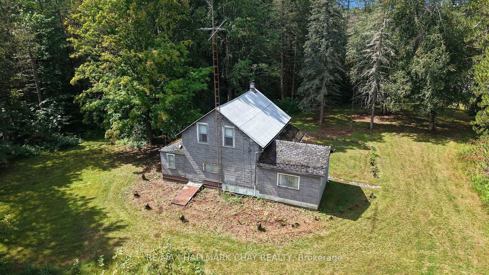 Photo 24 of 1347 Old Second Road N, Springwater, Hillsdale — HOMEH