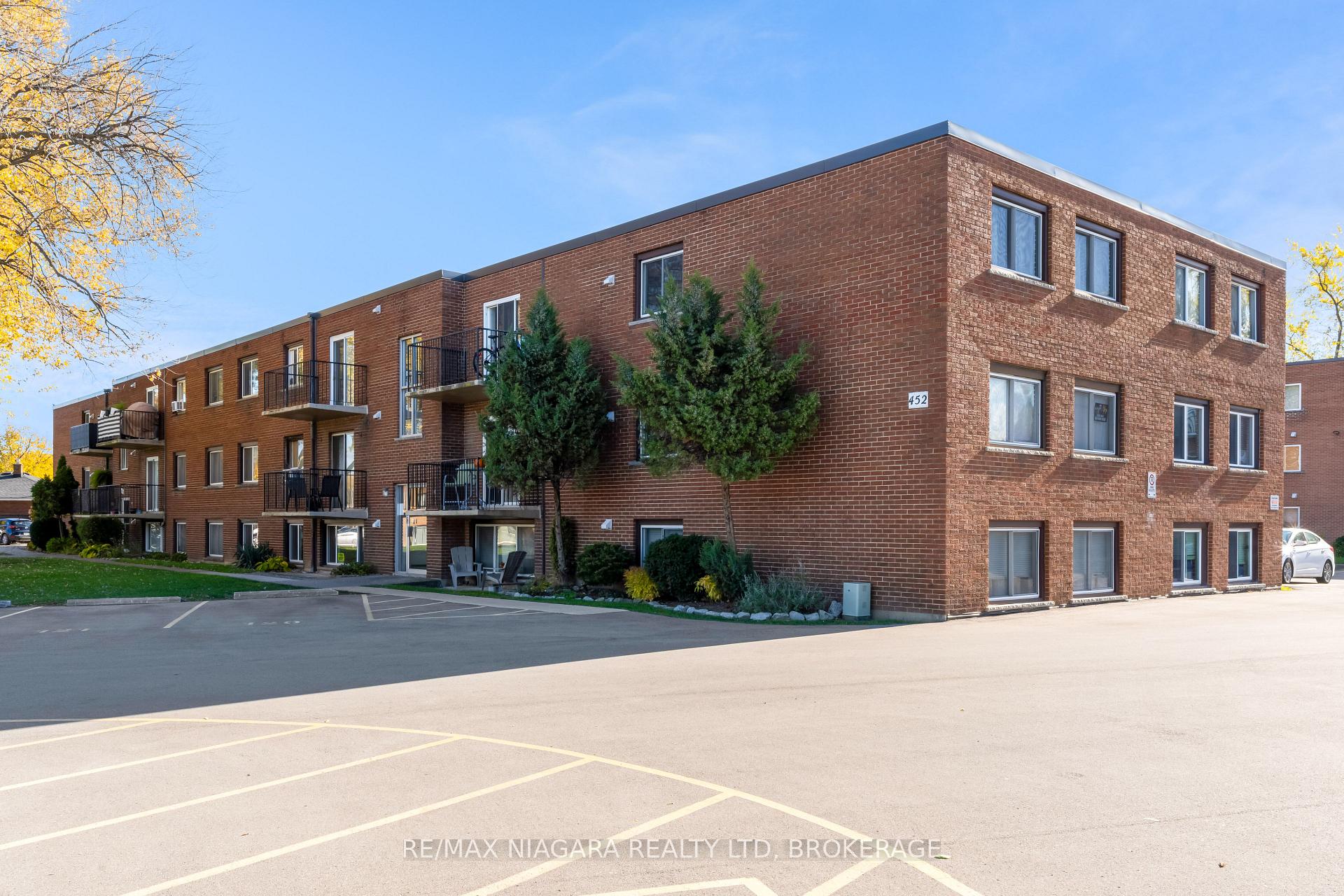 Photo 2 of Unit 25, 452 Carlton Street, St. Catharines, Facer — HOMEH