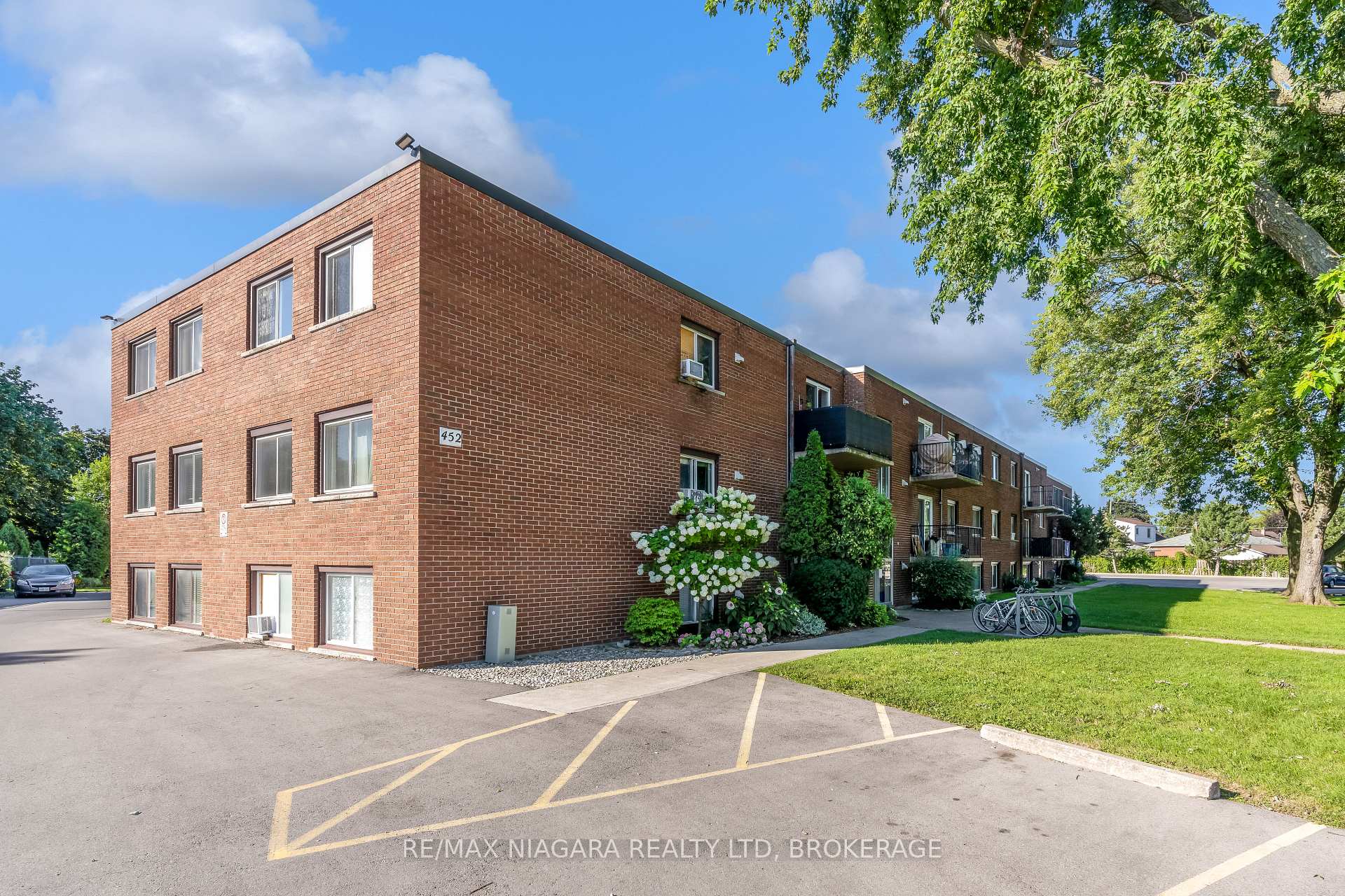 Photo 3 of Unit 25, 452 Carlton Street, St. Catharines, Facer — HOMEH