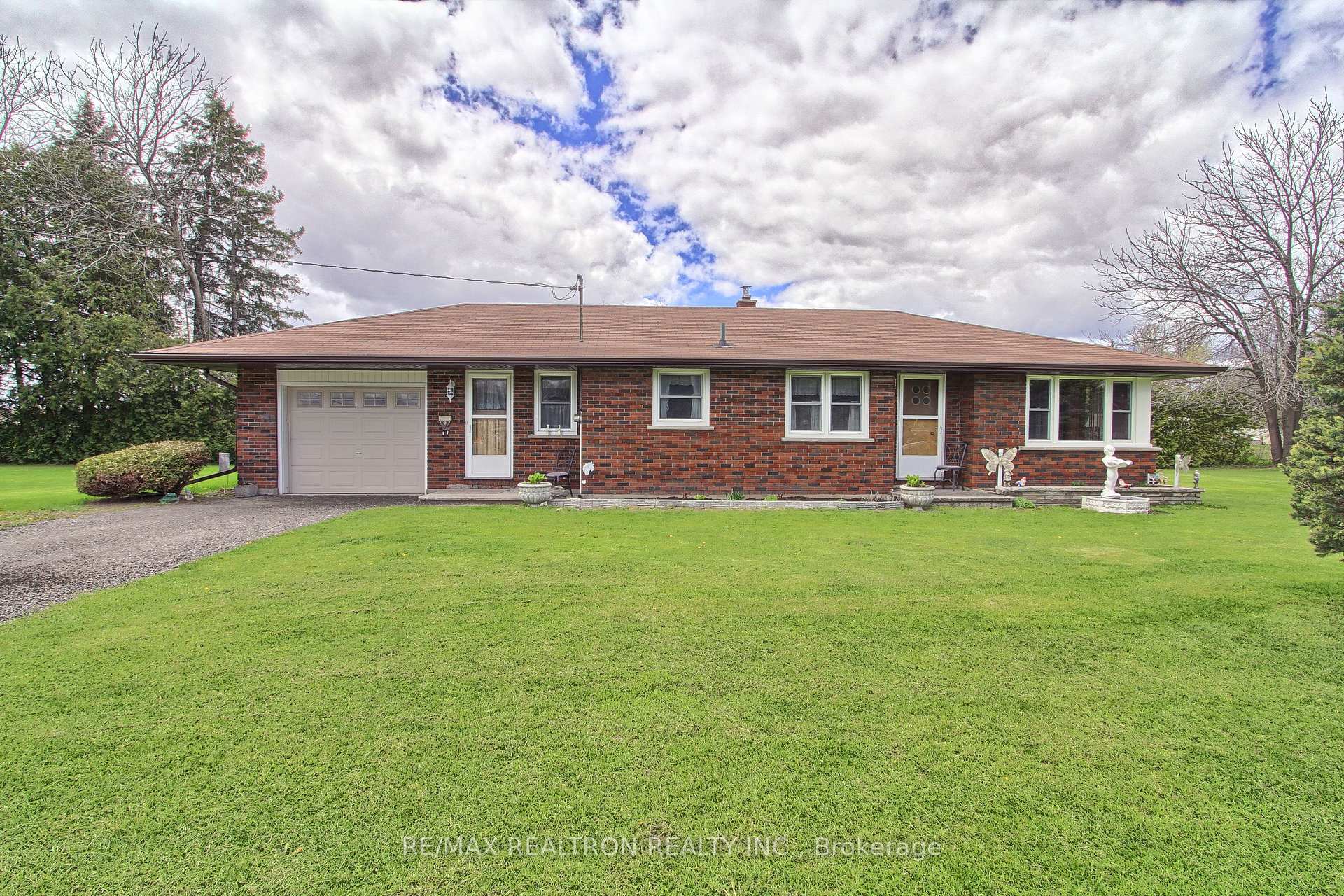 Photo 2 of 24342 Highway 48, Georgina, Baldwin — HOMEH