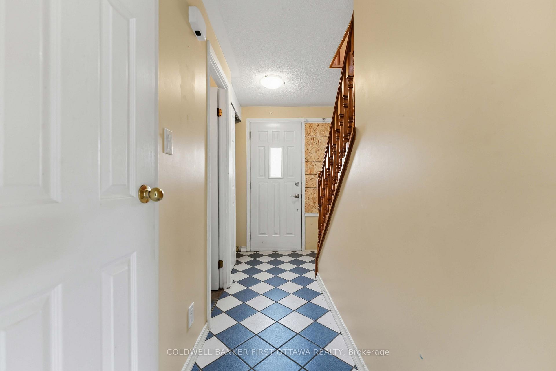 Photo 4 of Unit 73, 1532 Beaverpond Drive, Ottawa, Pineview — HOMEH