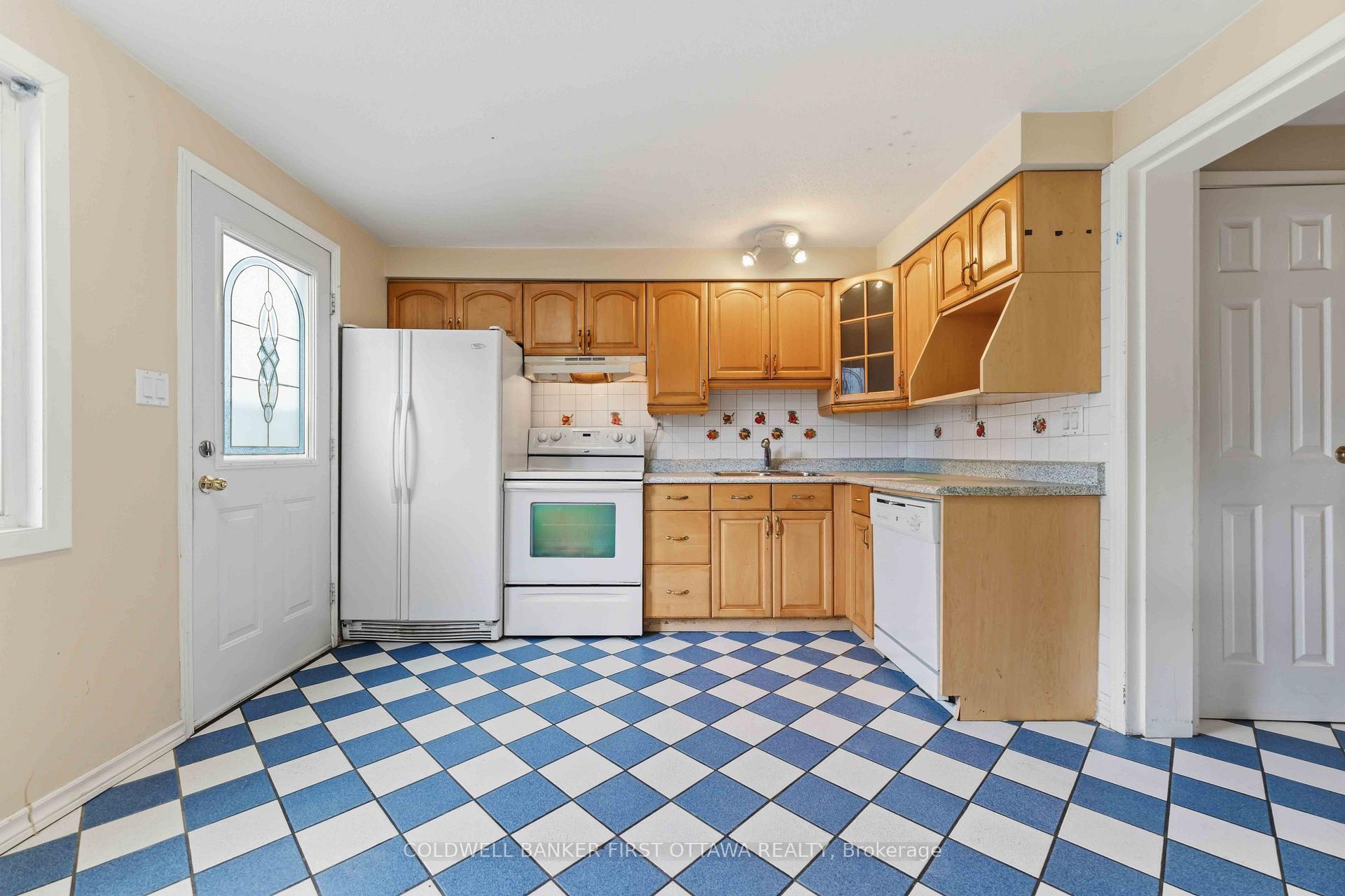 Photo 10 of Unit 73, 1532 Beaverpond Drive, Ottawa, Pineview — HOMEH