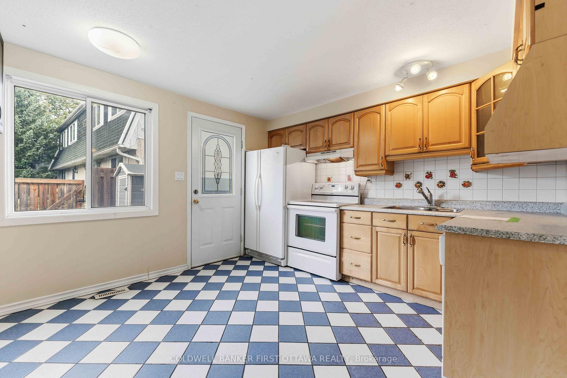 Photo 11 of Unit 73, 1532 Beaverpond Drive, Ottawa, Pineview — HOMEH