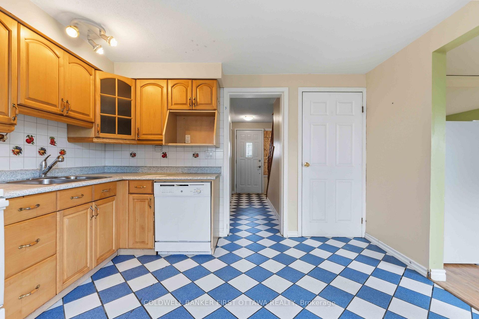 Photo 12 of Unit 73, 1532 Beaverpond Drive, Ottawa, Pineview — HOMEH