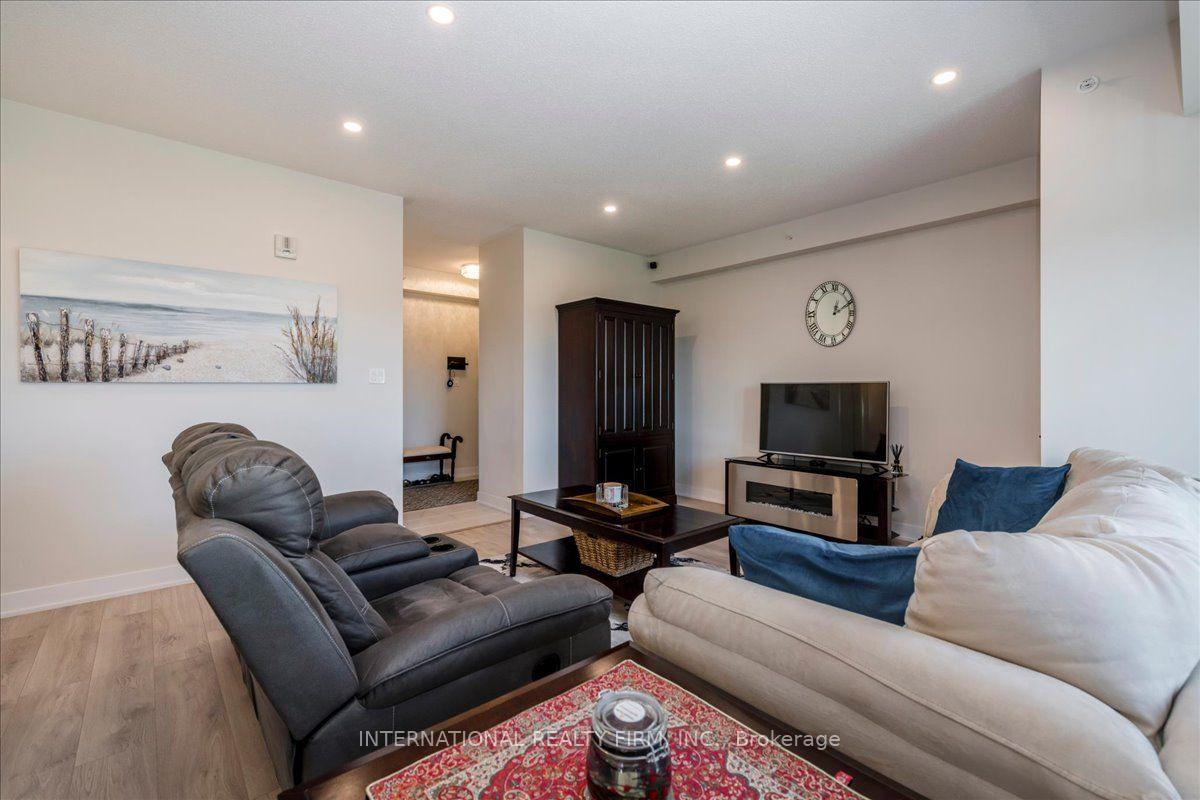 Photo 9 of Unit 301, 8 Culinary Lane, Barrie, Rural Barrie Southeast — HOMEH