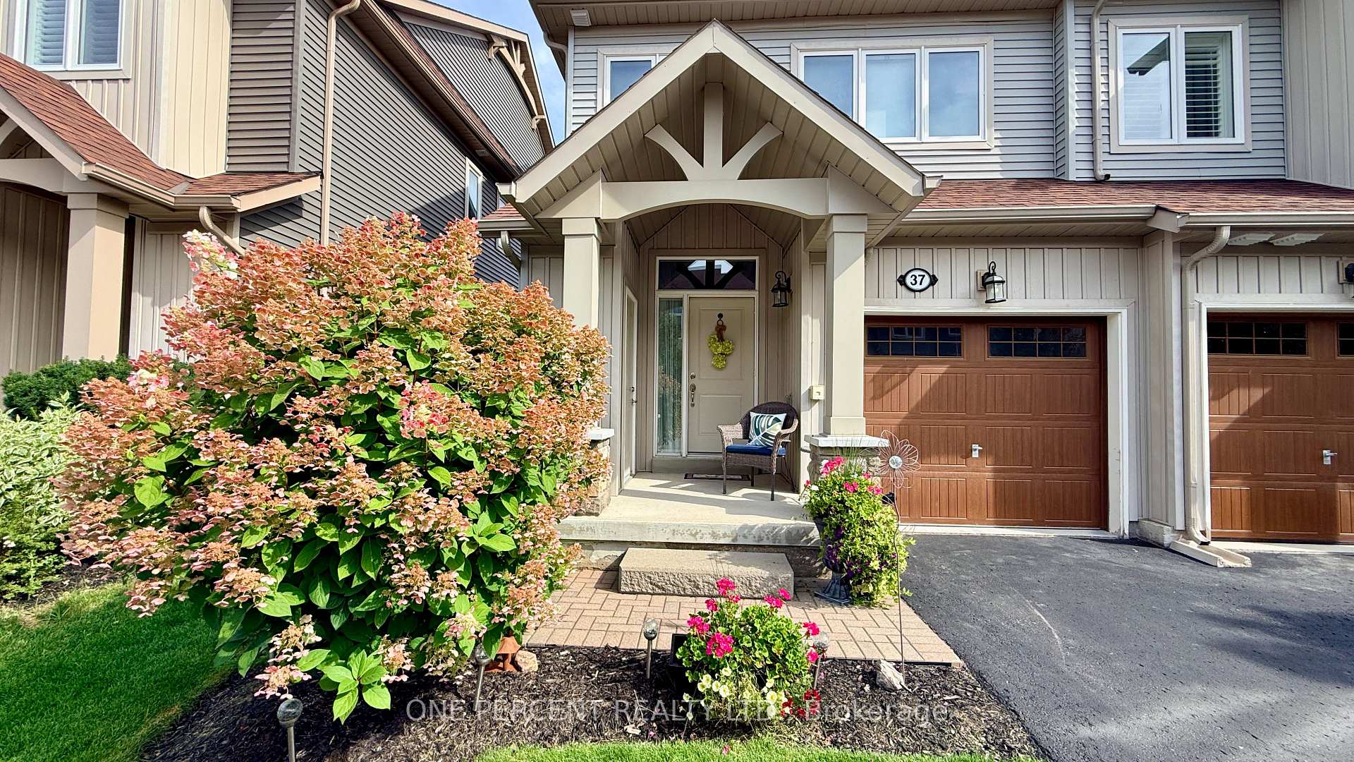Photo 2 of 37 Lett Avenue, Collingwood — HOMEH