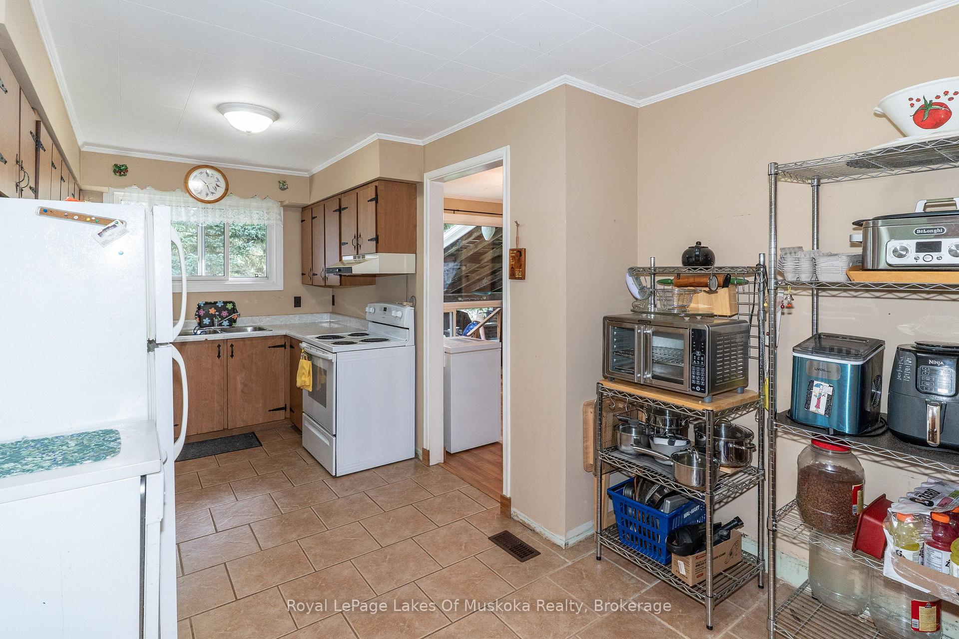 Photo 10 of 20 Sander Drive, Bracebridge, Macaulay — HOMEH