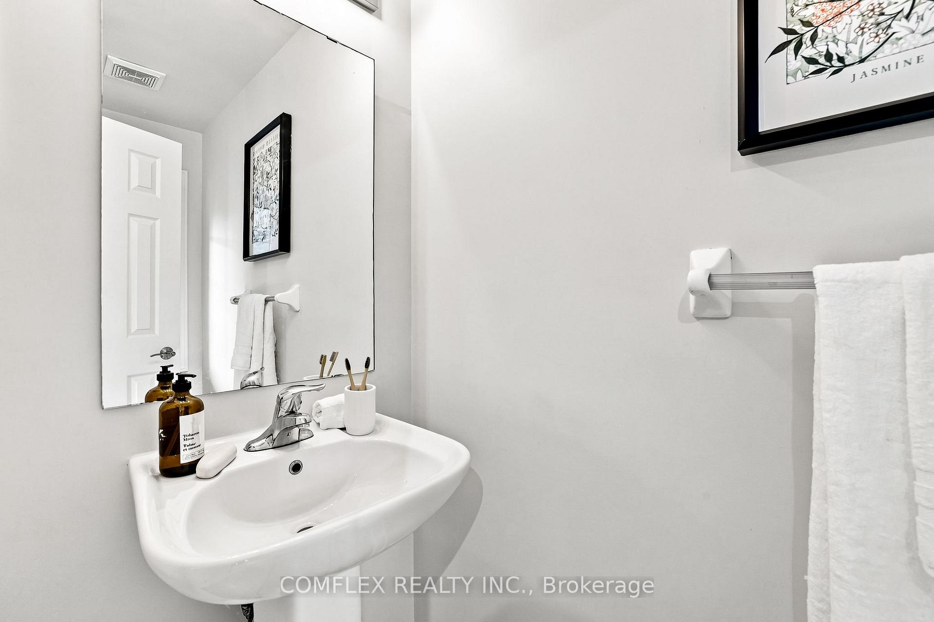 Photo 7 of 5 Rich Crescent, Whitby, Williamsburg — HOMEH