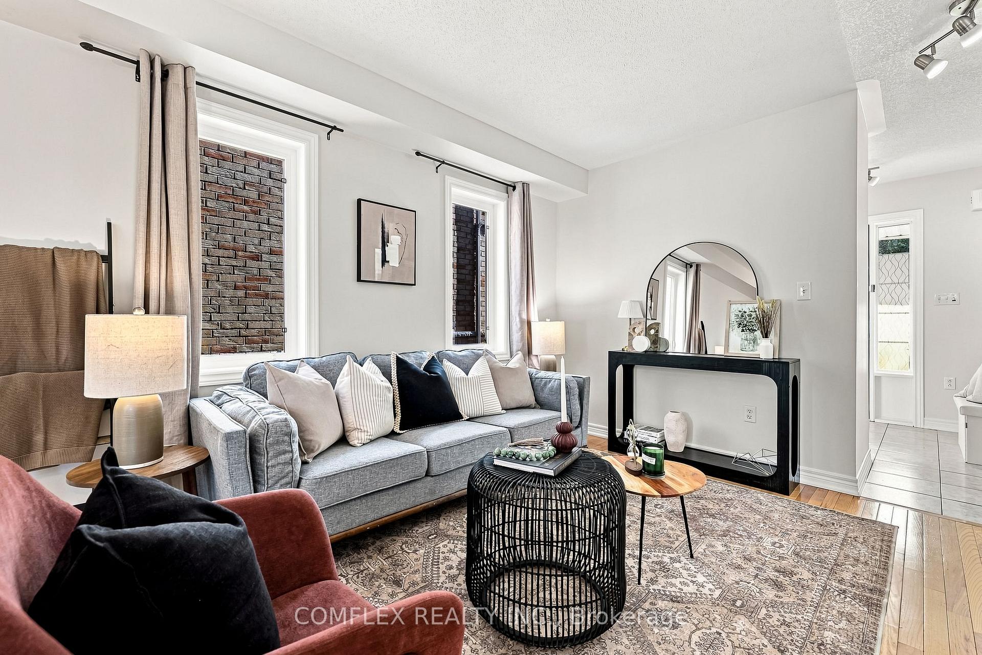 Photo 9 of 5 Rich Crescent, Whitby, Williamsburg — HOMEH