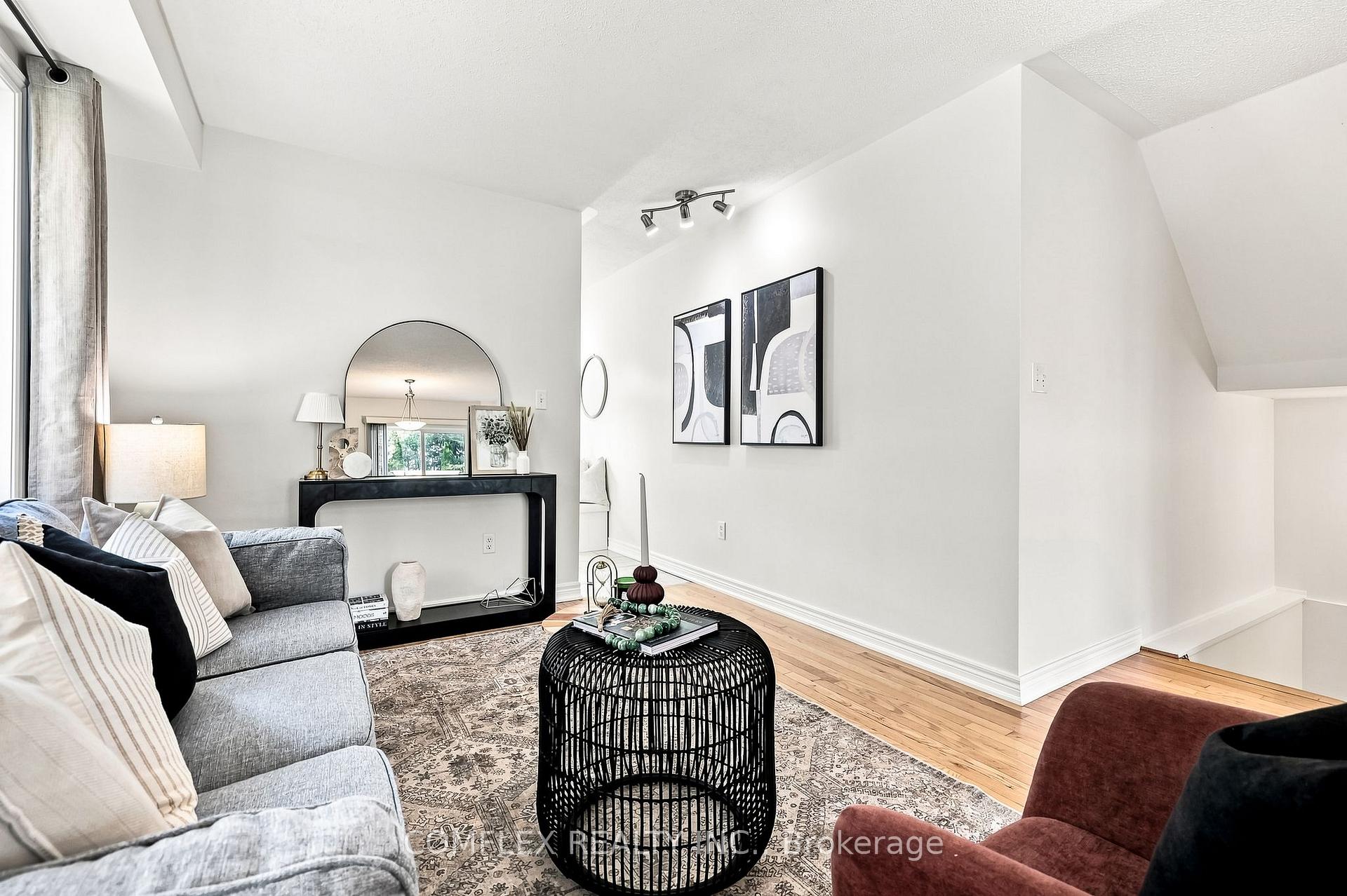Photo 10 of 5 Rich Crescent, Whitby, Williamsburg — HOMEH