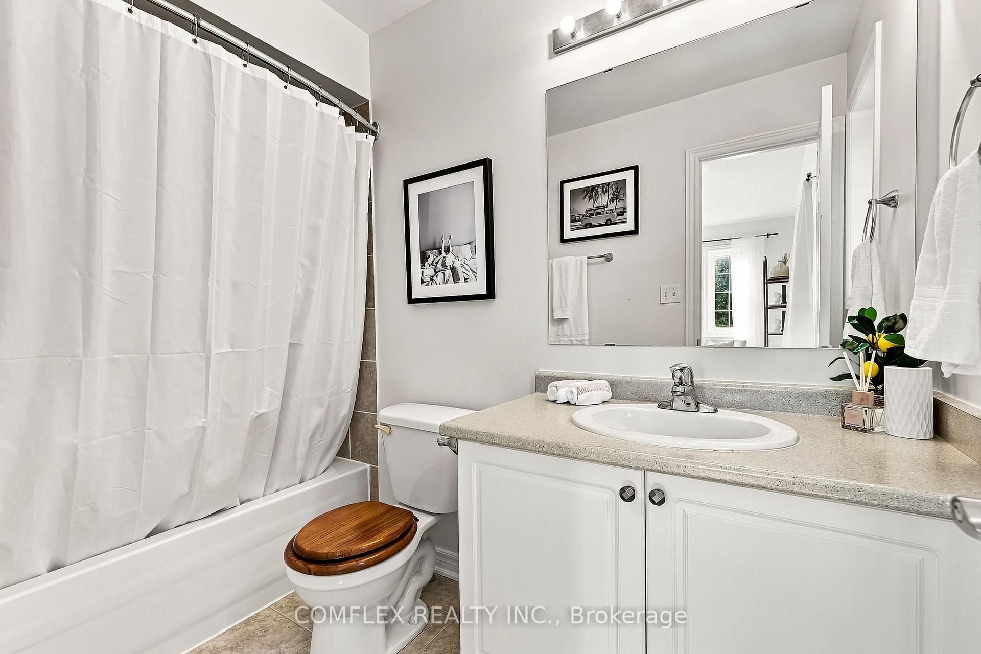 Photo 25 of 5 Rich Crescent, Whitby, Williamsburg — HOMEH