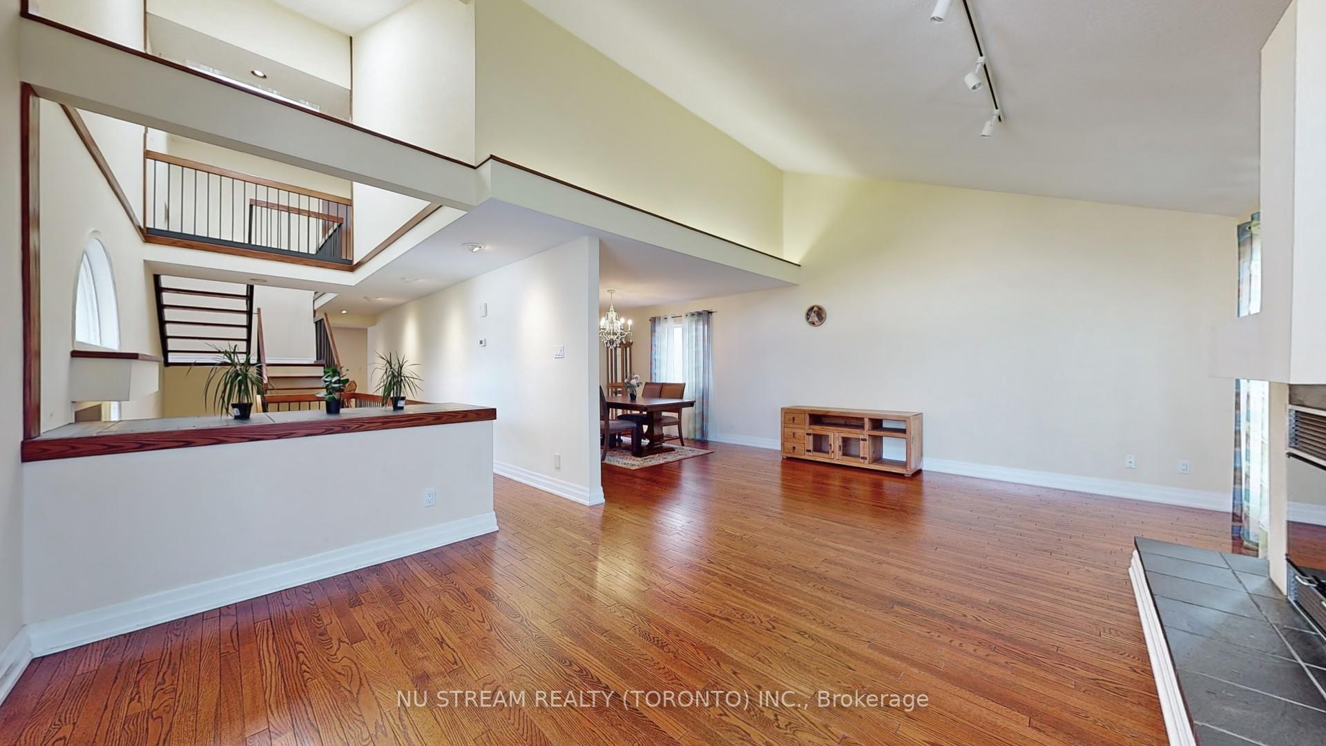 Photo 6 of 15 Bond Crescent, Richmond Hill, Oak Ridges — HOMEH