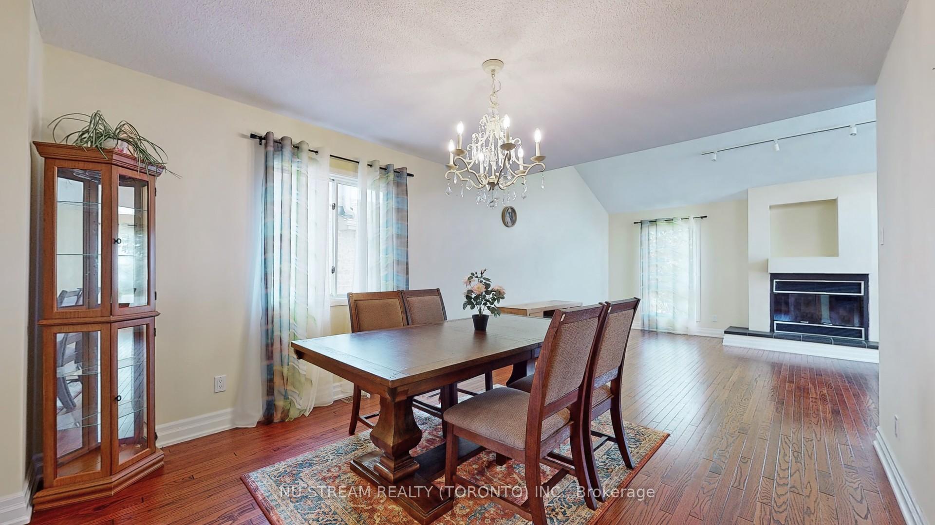 Photo 9 of 15 Bond Crescent, Richmond Hill, Oak Ridges — HOMEH