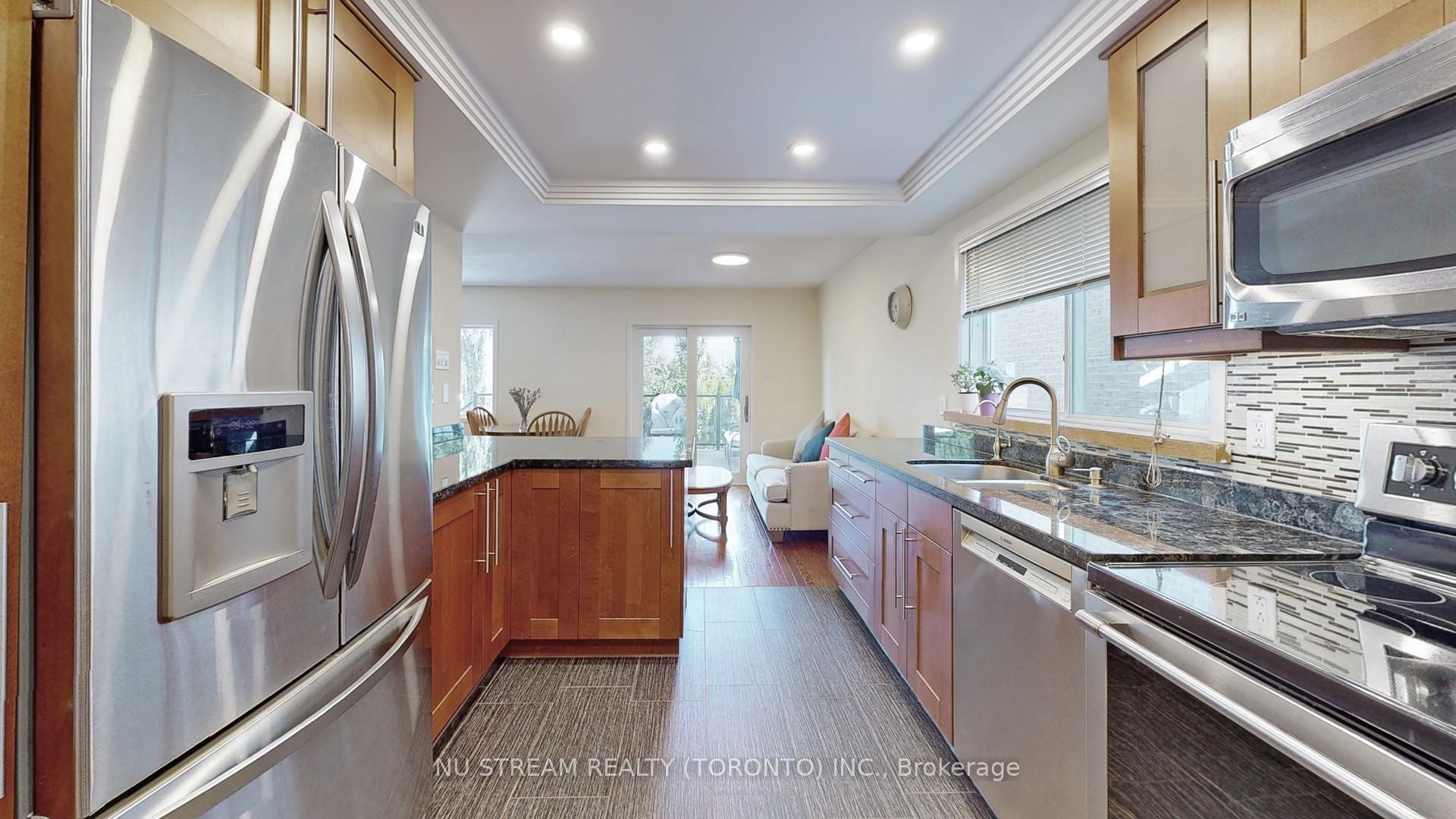 Photo 14 of 15 Bond Crescent, Richmond Hill, Oak Ridges — HOMEH