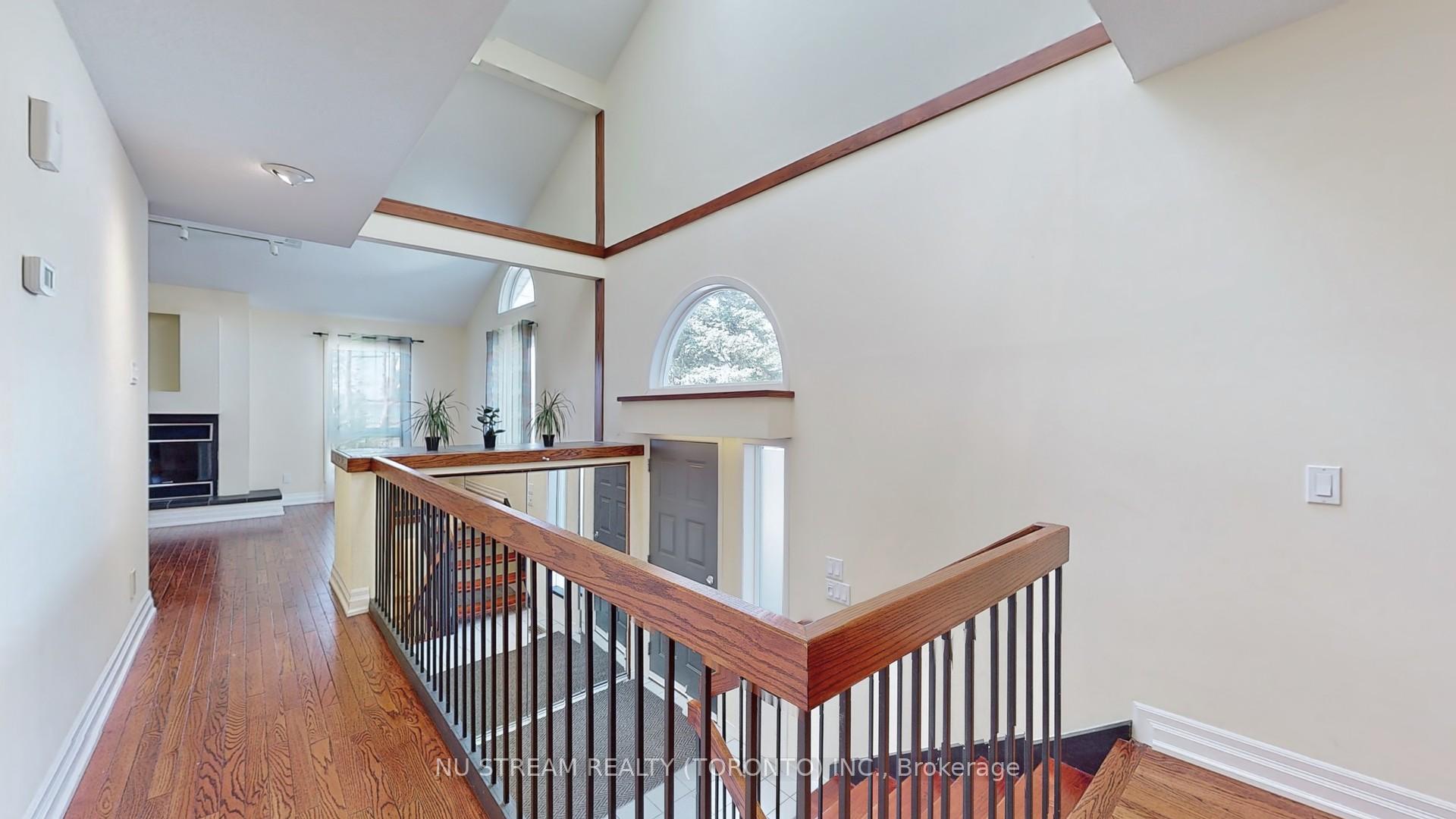 Photo 15 of 15 Bond Crescent, Richmond Hill, Oak Ridges — HOMEH