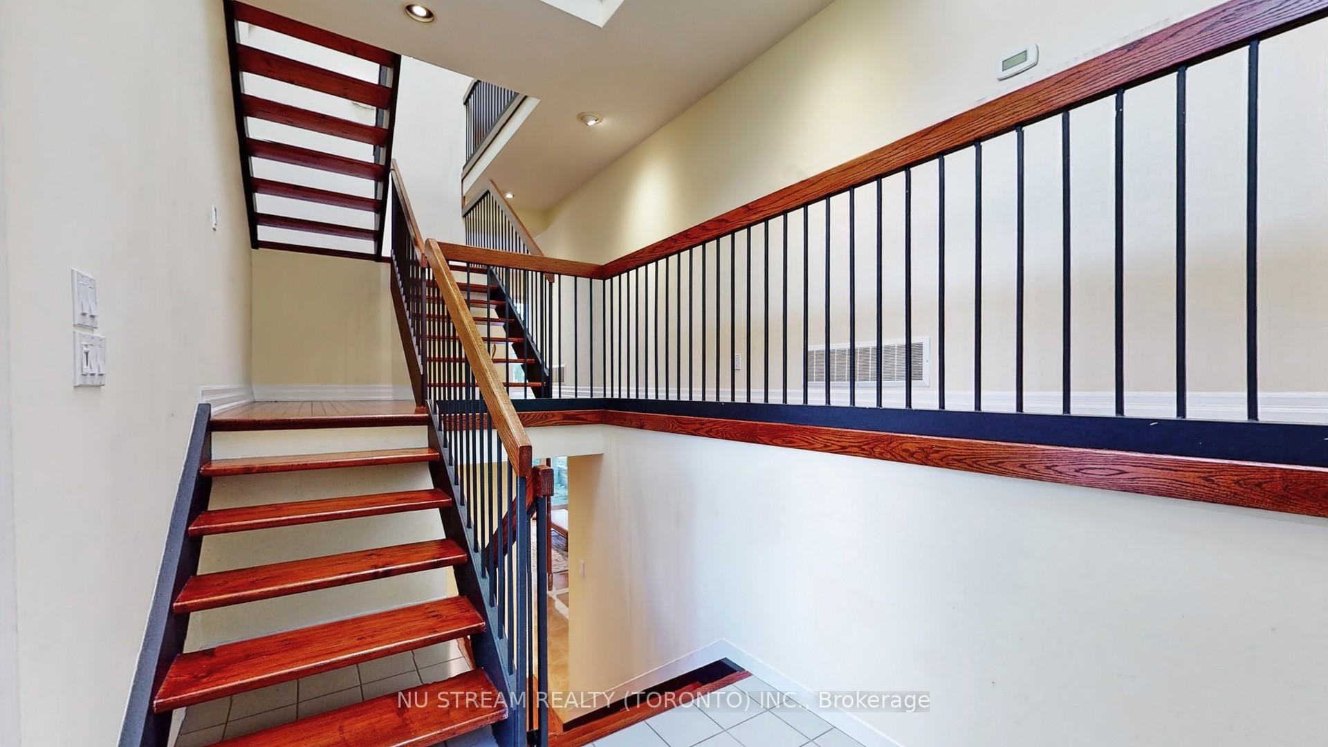Photo 20 of 15 Bond Crescent, Richmond Hill, Oak Ridges — HOMEH