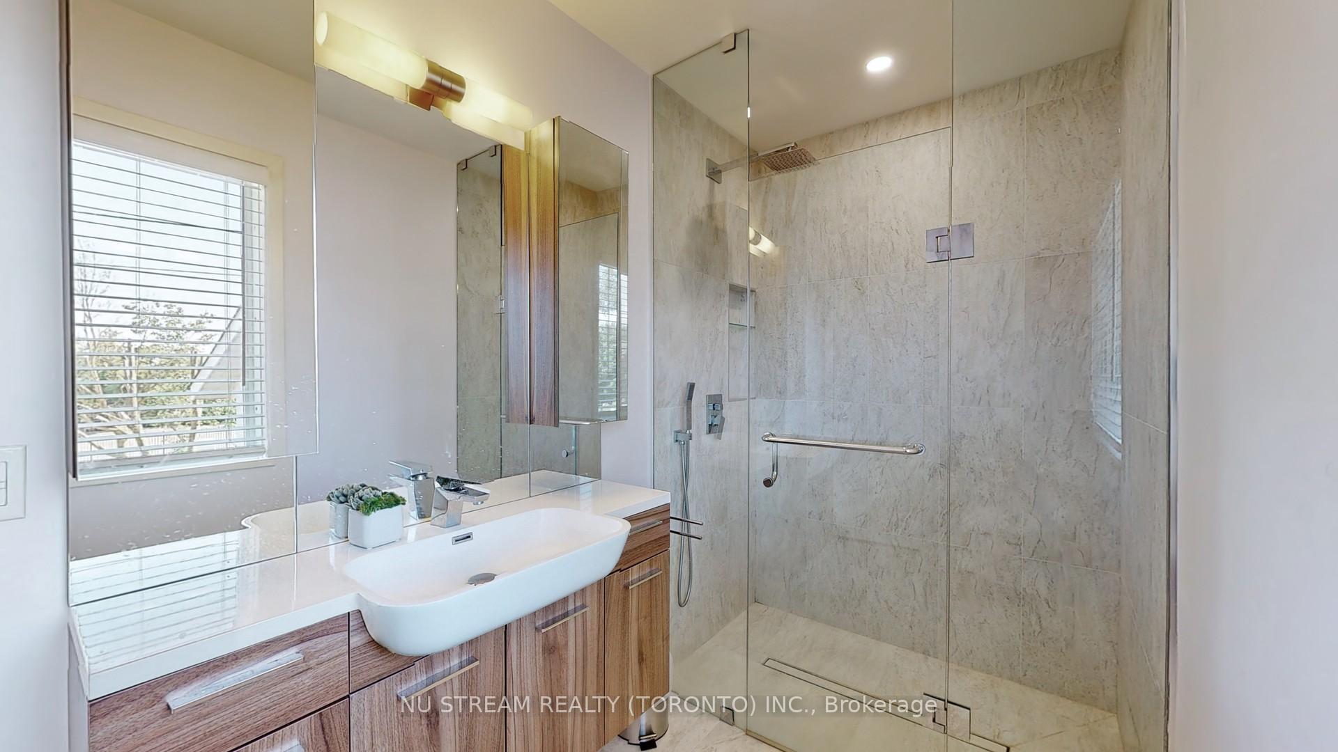 Photo 21 of 15 Bond Crescent, Richmond Hill, Oak Ridges — HOMEH