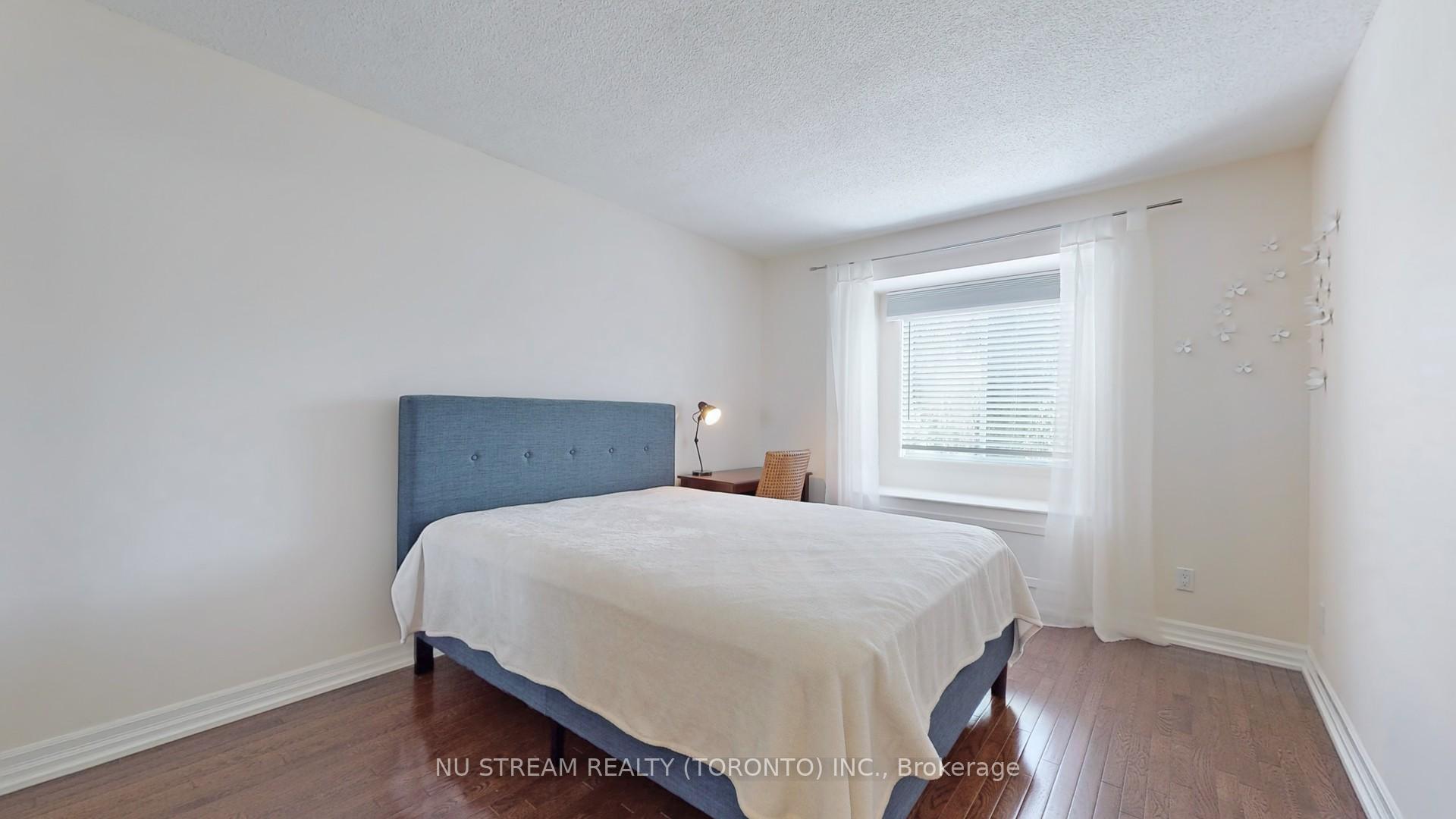 Photo 22 of 15 Bond Crescent, Richmond Hill, Oak Ridges — HOMEH
