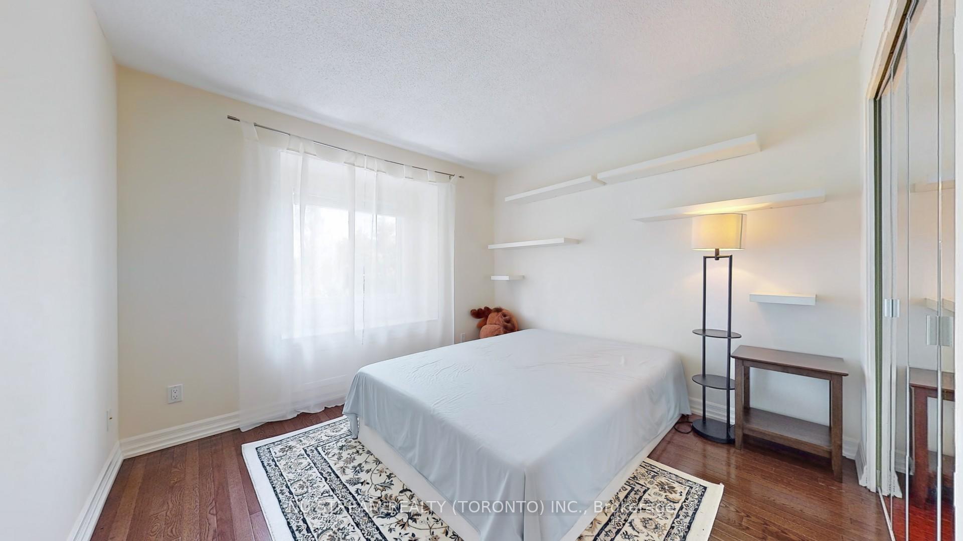 Photo 23 of 15 Bond Crescent, Richmond Hill, Oak Ridges — HOMEH