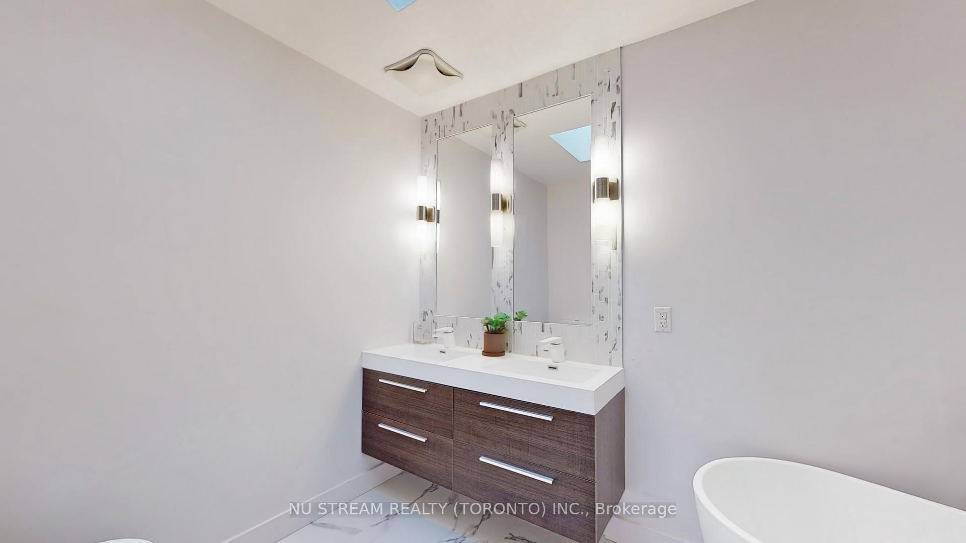 Photo 25 of 15 Bond Crescent, Richmond Hill, Oak Ridges — HOMEH