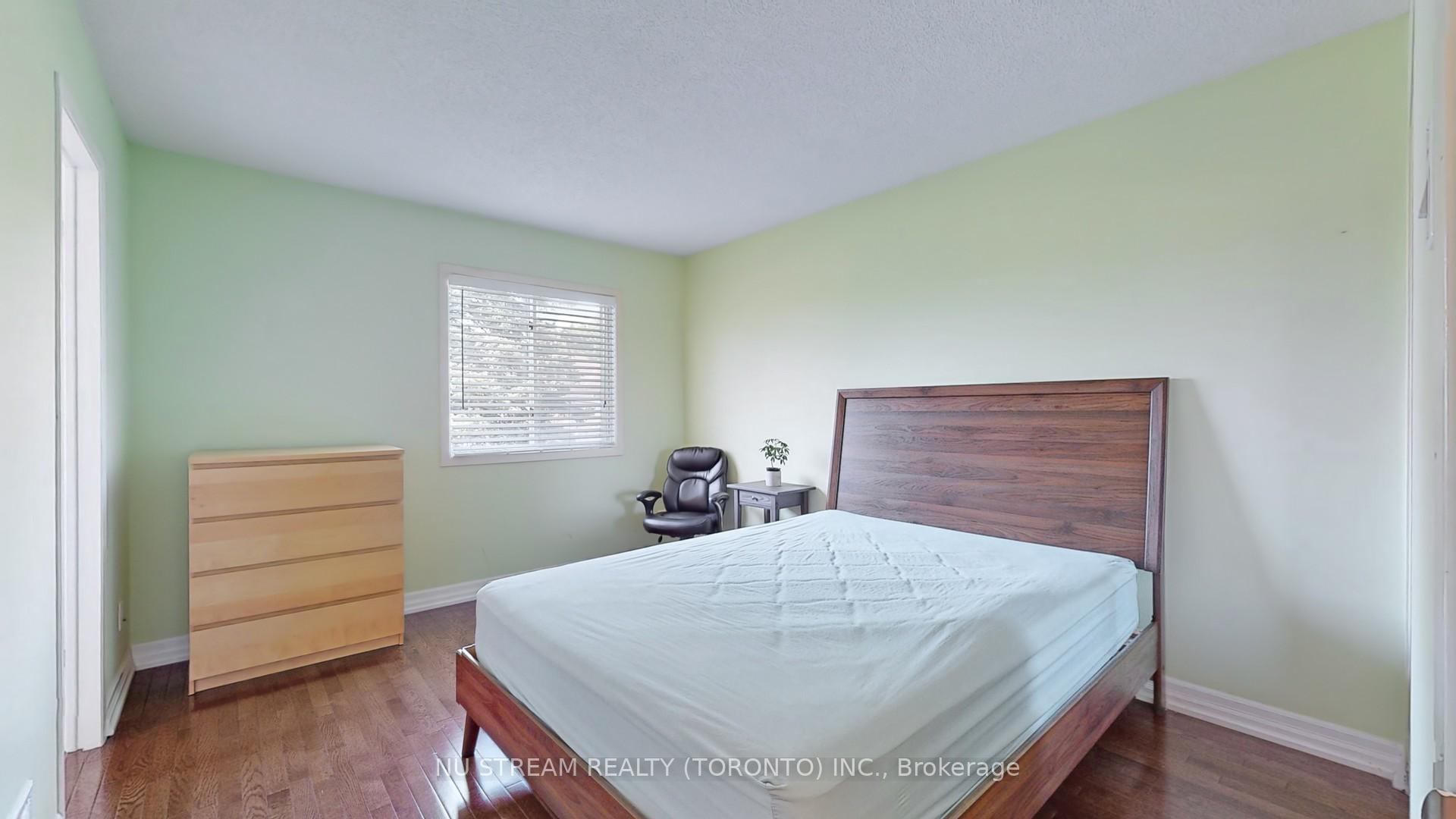 Photo 32 of 15 Bond Crescent, Richmond Hill, Oak Ridges — HOMEH